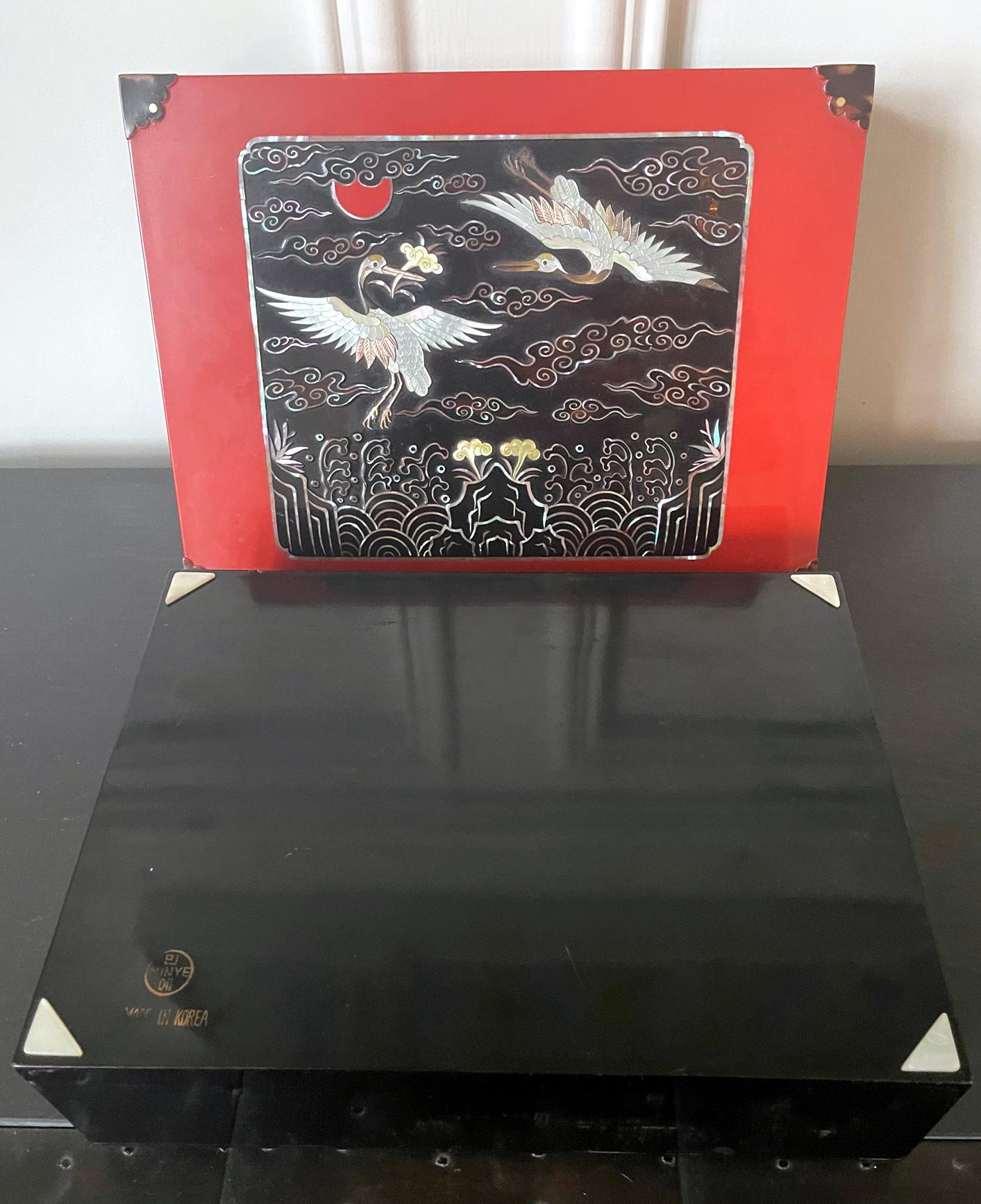Vintage Korean Lacquer Box with Inner Tray and MOP inlays In Good Condition For Sale In Atlanta, GA