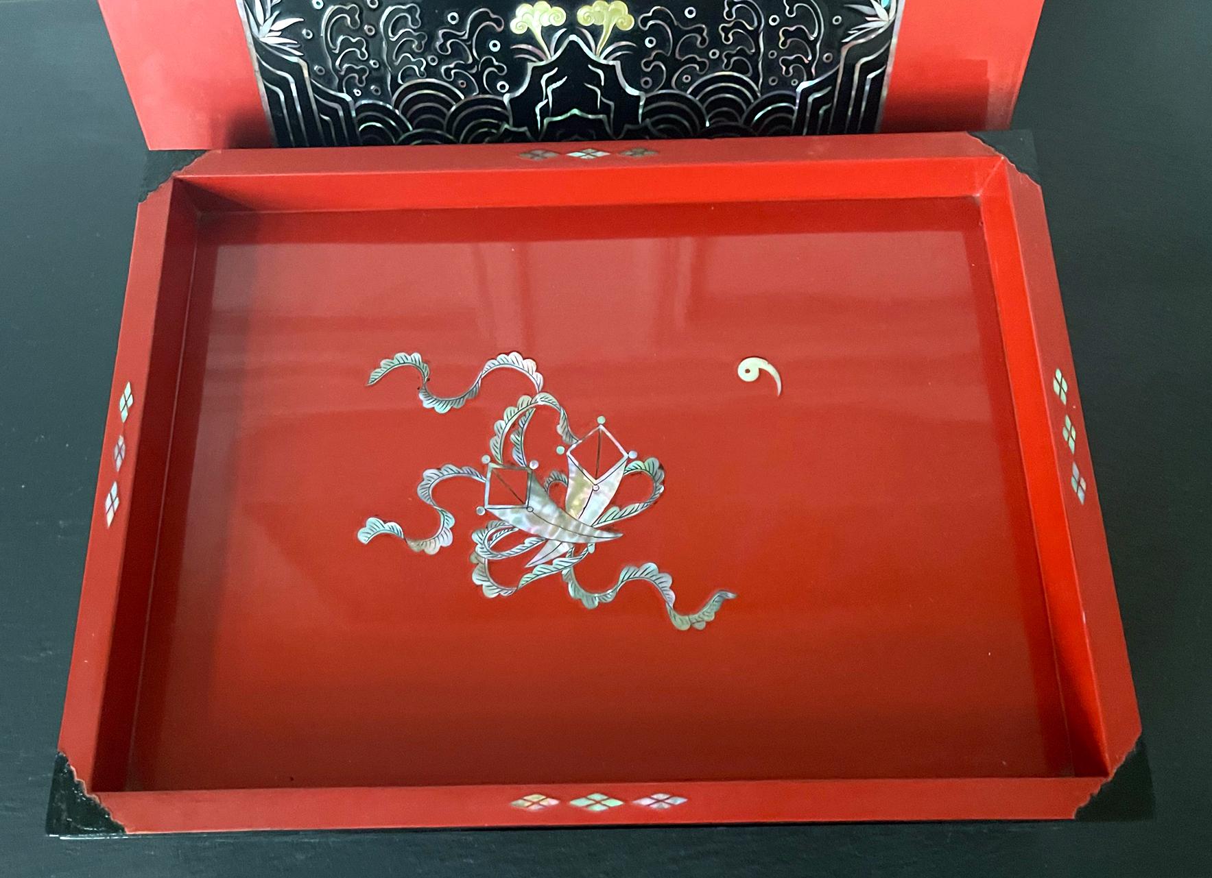 20th Century Vintage Korean Lacquer Box with Inner Tray and MOP inlays For Sale
