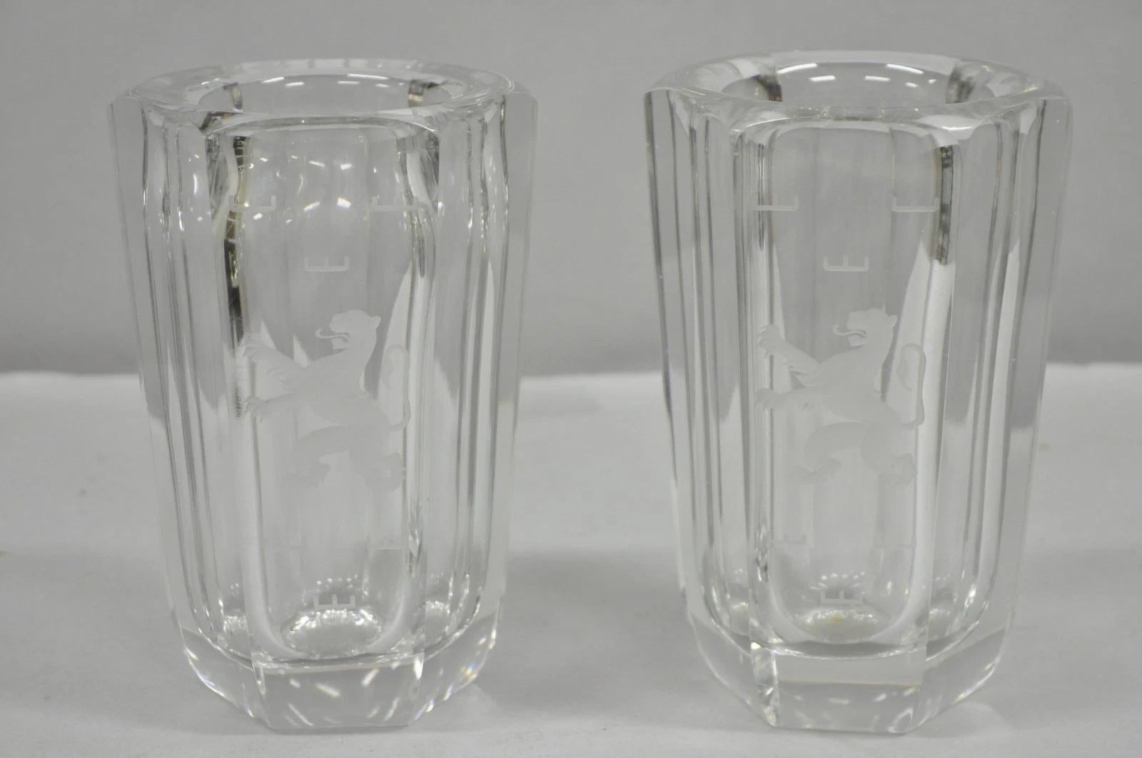 Regency Vaso di cristallo d'epoca Kosta Boda Elis Bergh con leone rampante inciso, una coppia in vendita