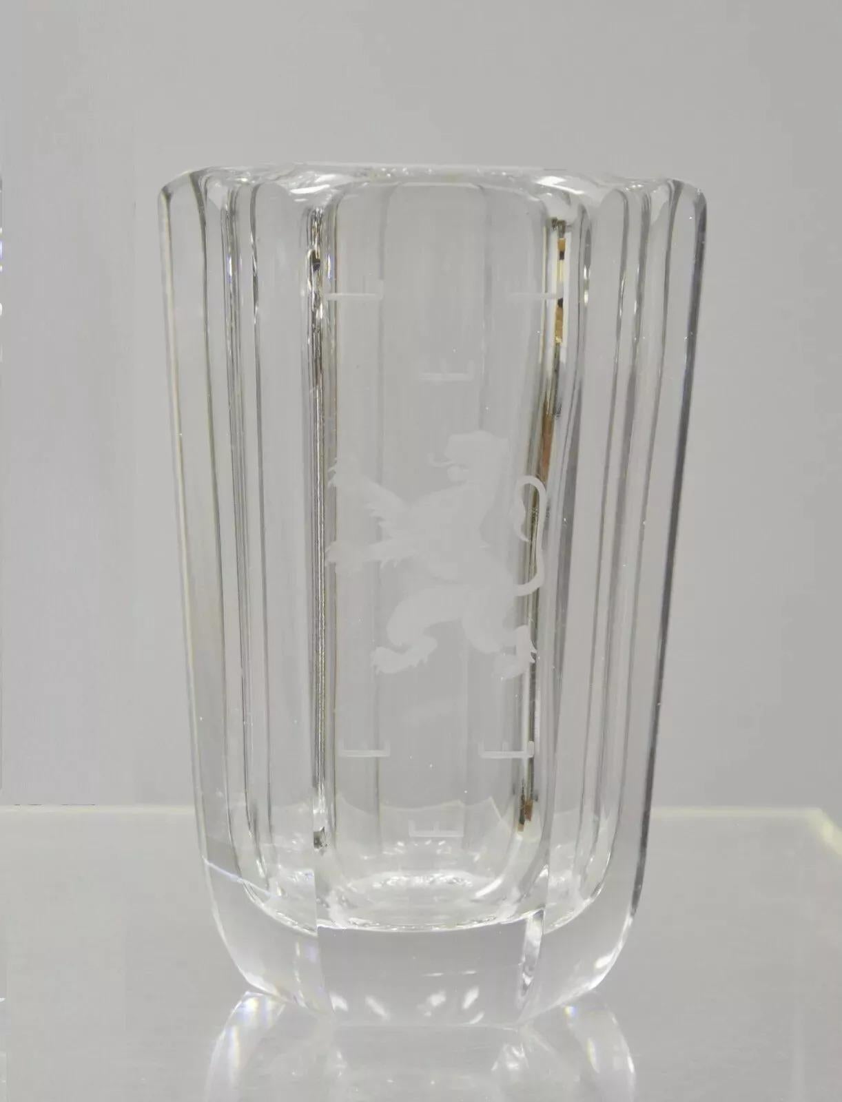 XX secolo Vaso di cristallo d'epoca Kosta Boda Elis Bergh con leone rampante inciso, da 7,5