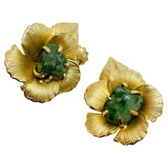 Vintage KRAMER Gold-Jade-Blumen-Clip-Ohrringe von Designer, Vintage