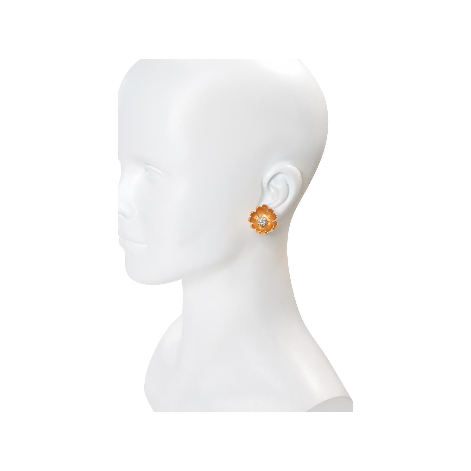 Vintage Kramer Gold Tone Flower with Pave Circa 1970s In Good Condition For Sale In New York, NY