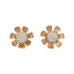 Orecchini a clip Kramer in tonalità oro con pavé di fiori, circa anni '60
