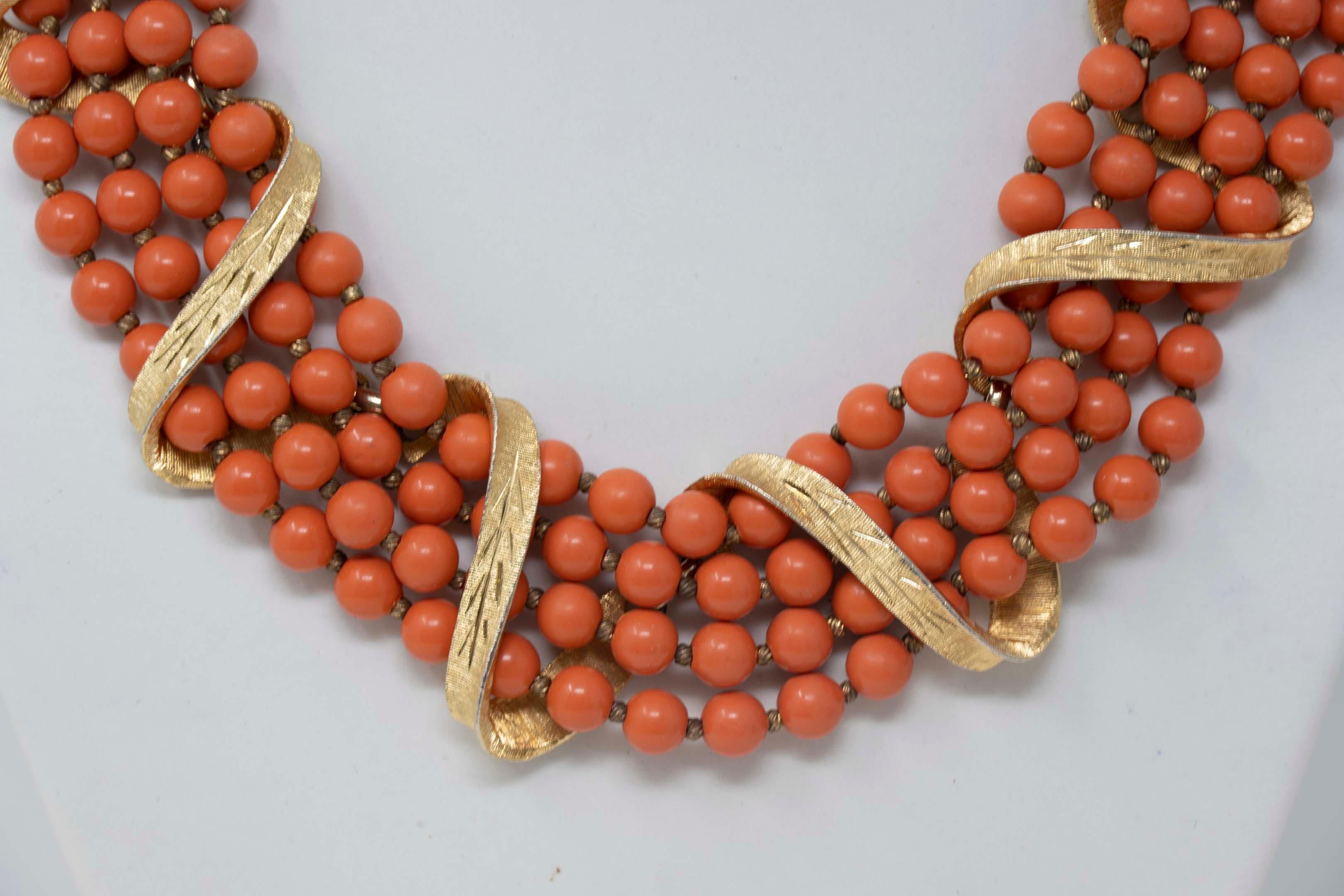 Vintage Kramer Necklace Gilt Metal and Coral Color Beads In Good Condition For Sale In Montreal, QC