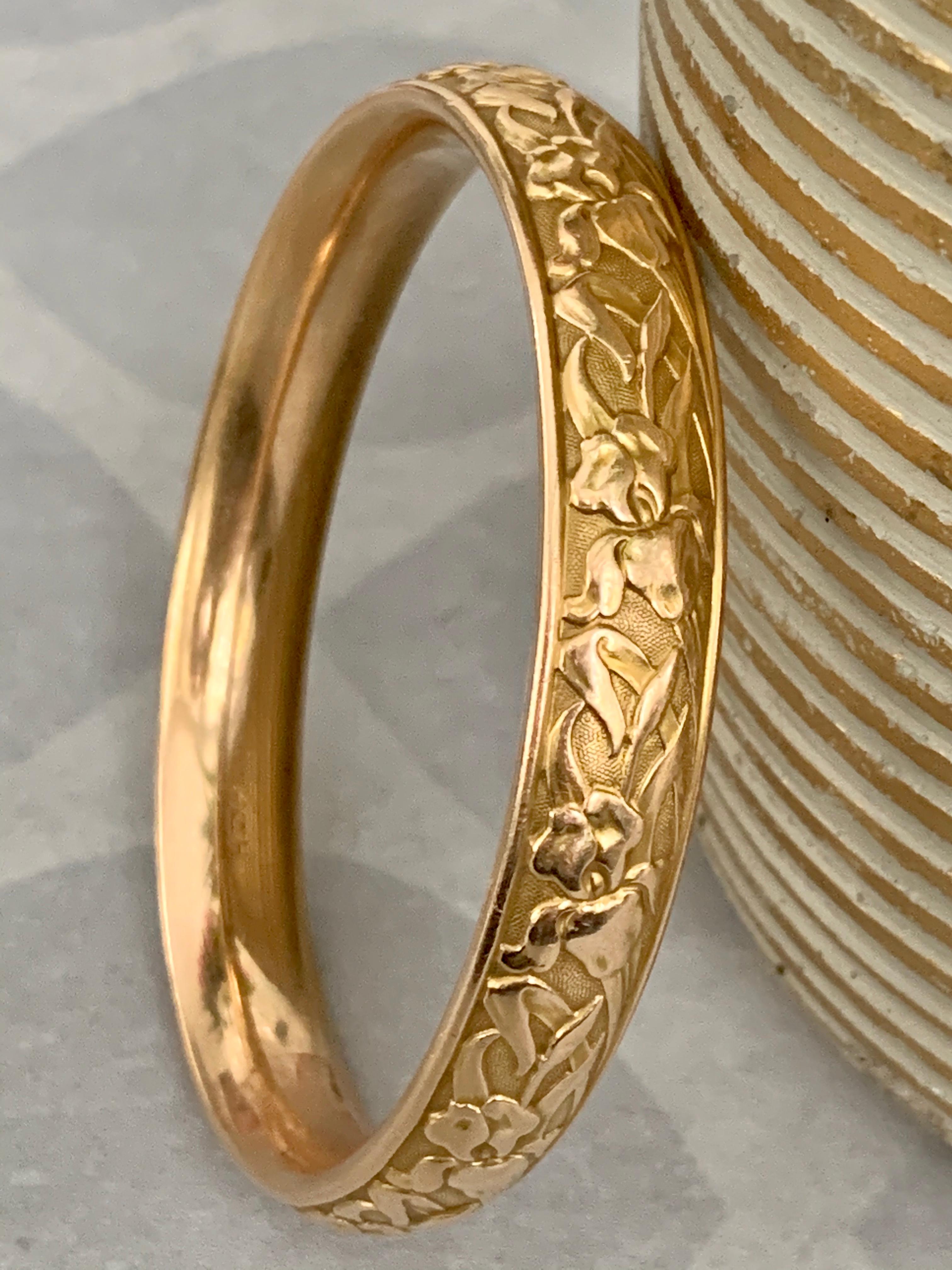 This beautiful signed Krementz bangle features incredible relief work around the entire circumference of the bangle.  

Measurements:
Outside: 8 1/4