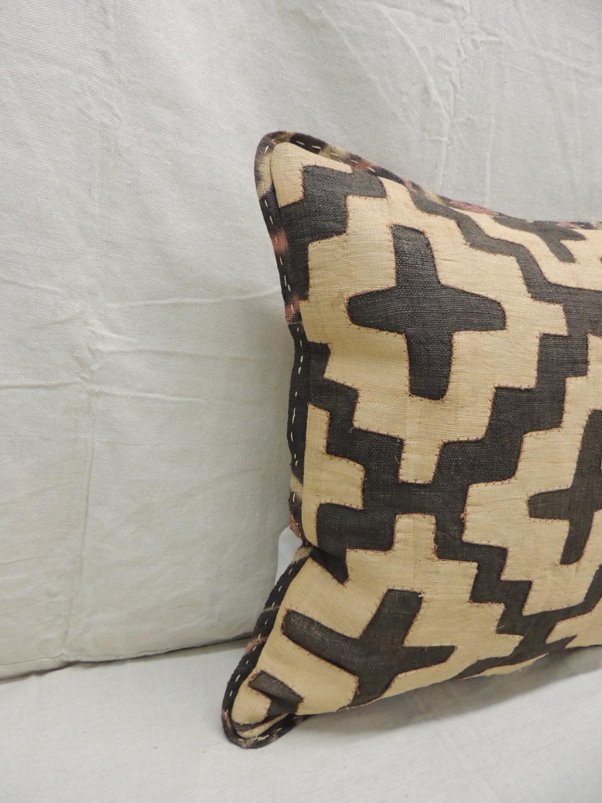 Vintage Kuba tan and black handwoven patchwork African decorative pillow.
Handwoven patchwork and appliqué raffia African decorative lumbar pillow with labyrinth pattern.
We used the original textile frame as a trim all around the pillow. Light Gris