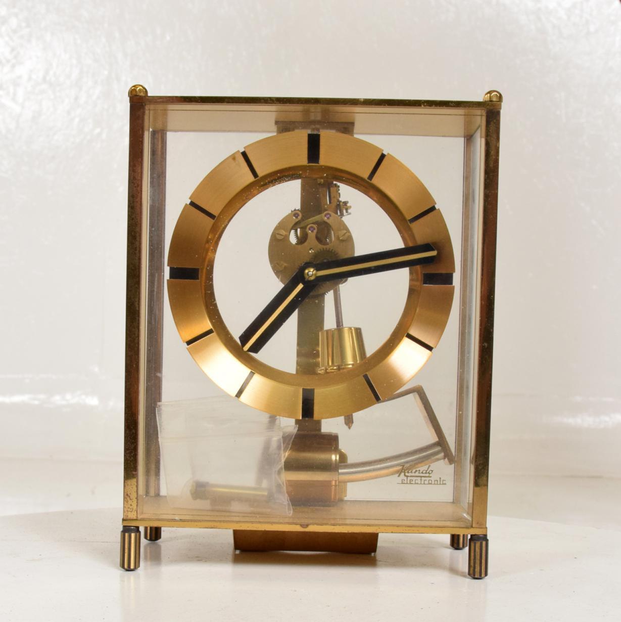 For your consideration, a vintage Kundo, Germany mantel midcentury clock. 


Tested, non-working condition. 


Stamped, Kundo.


Dimensions: 7 1/2