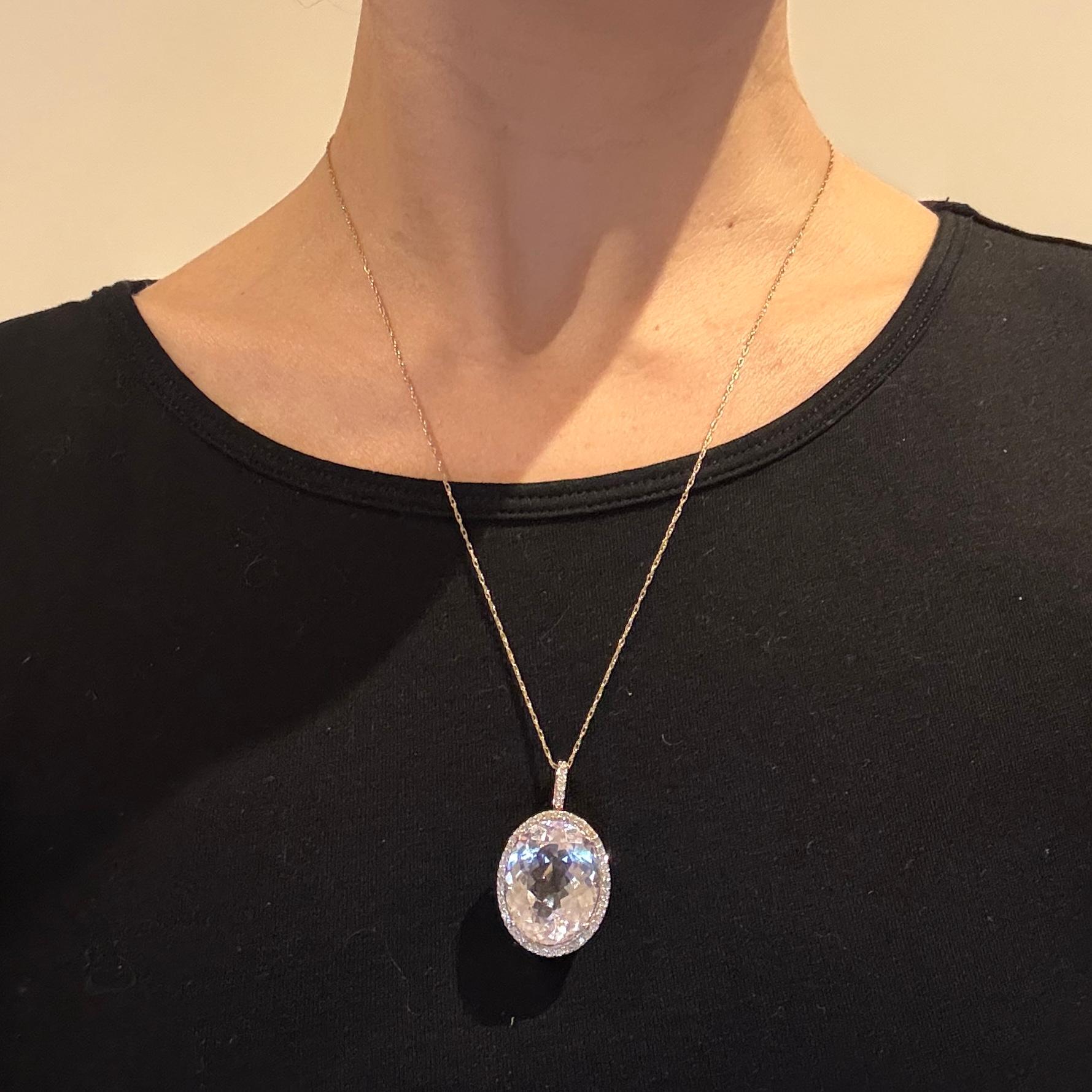 Vintage Kunzit und Diamant-Anhänger an einer 9 Karat Goldkette im Angebot 1