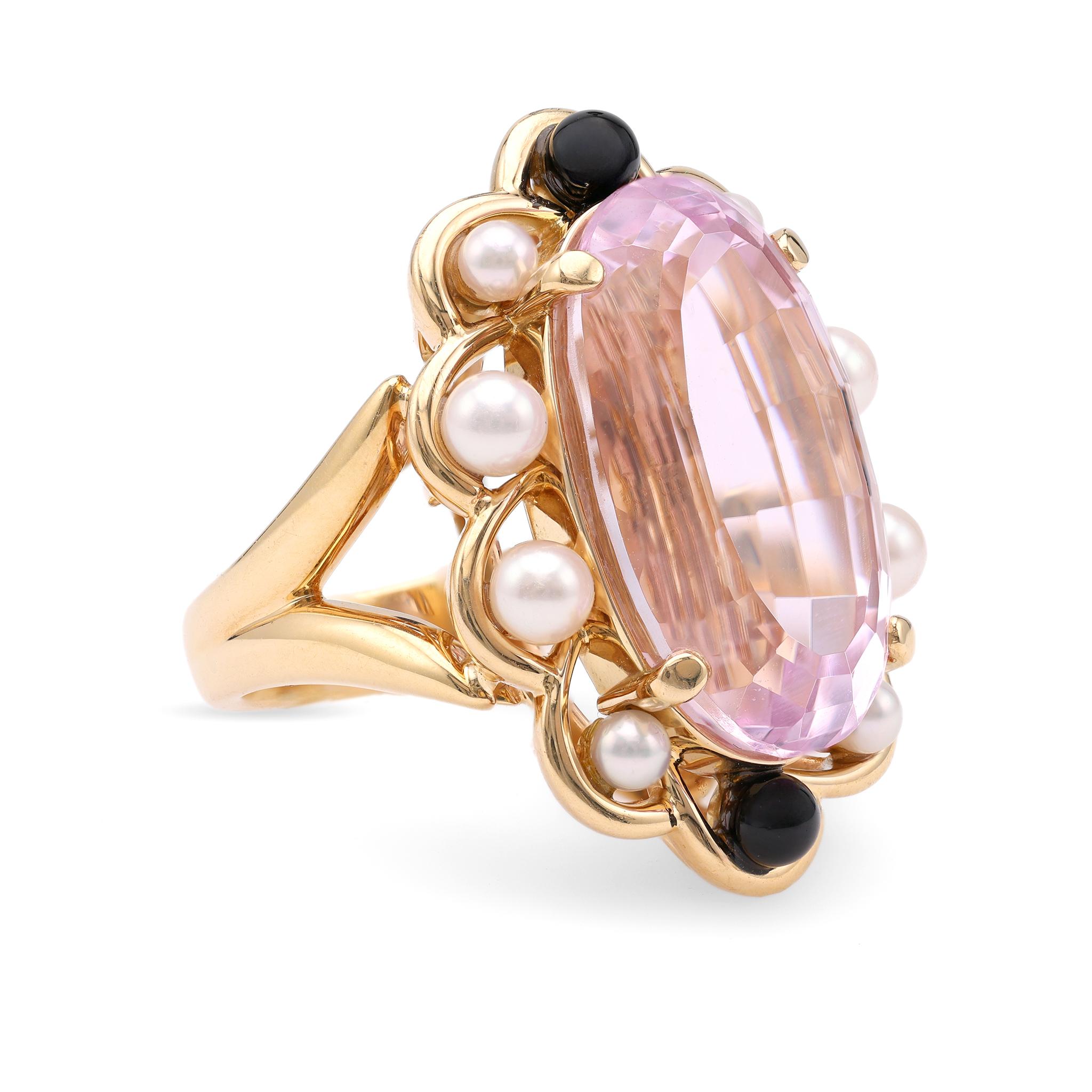 Vintage Kunzite Pearl Onyx 18k Yellow Gold Cocktail Ring In Good Condition For Sale In Beverly Hills, CA