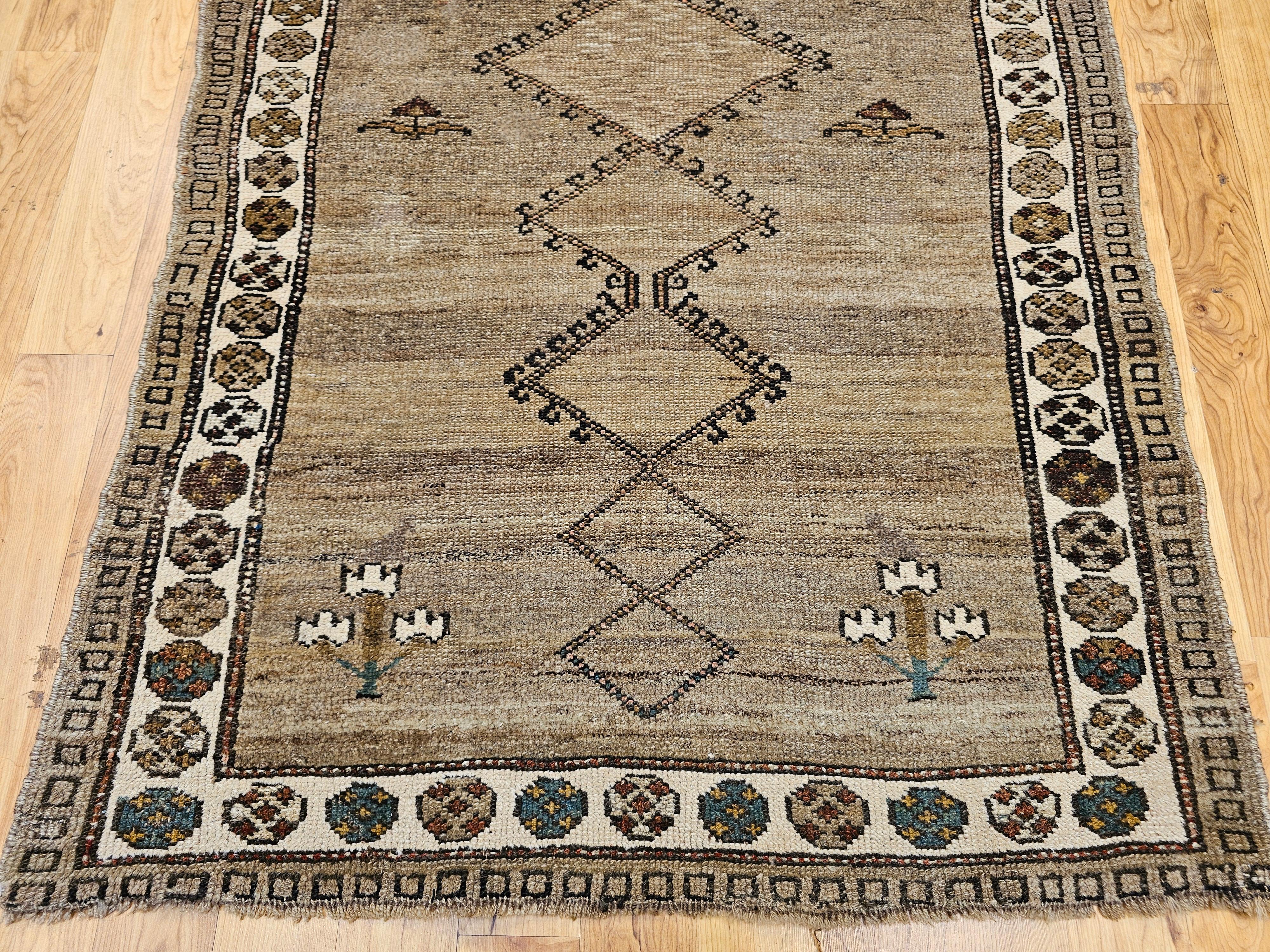 Alfombra kurda vintage Bidjar de diseño geométrico en tonos tierra Persa en venta