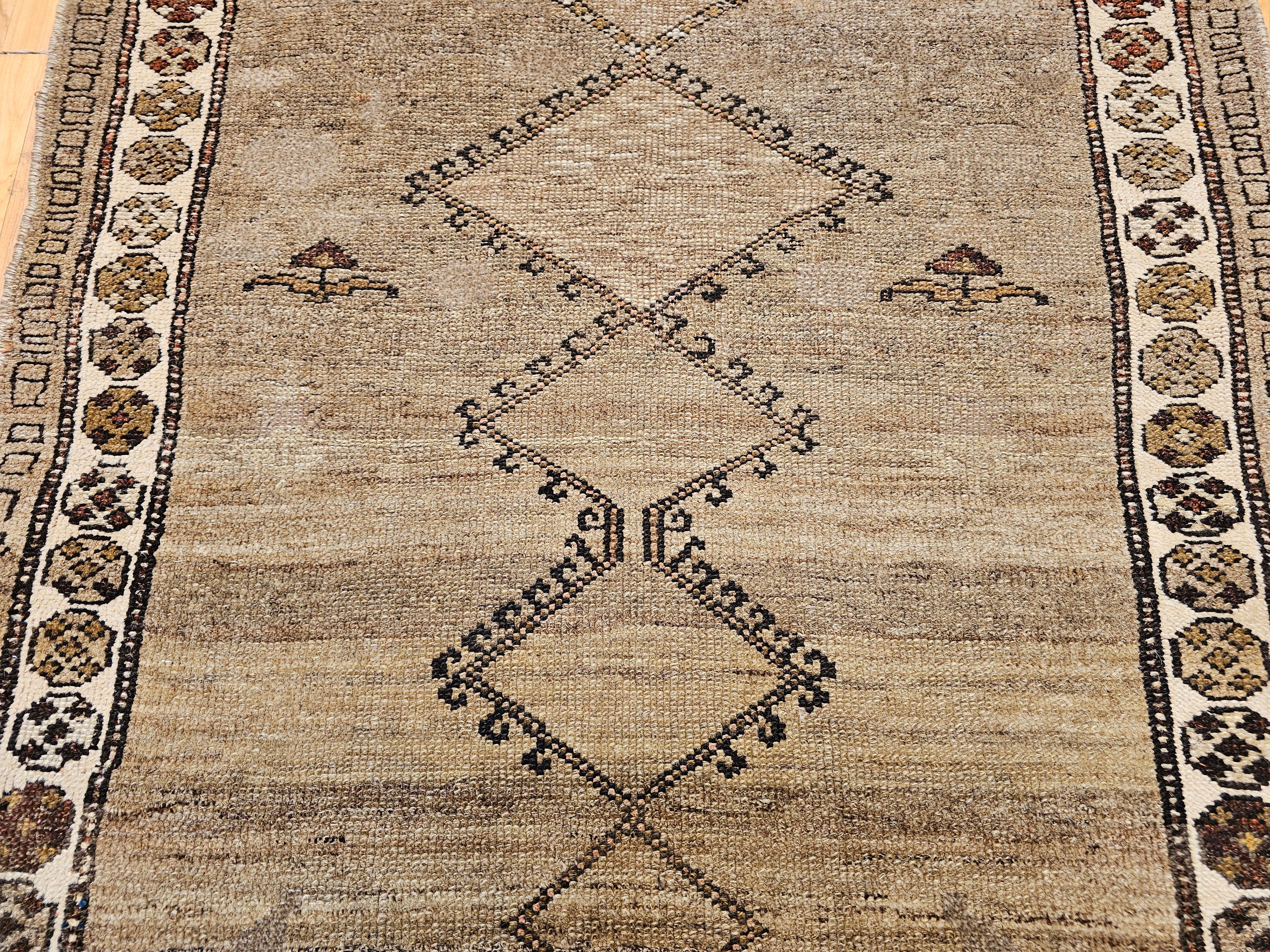 Alfombra kurda vintage Bidjar de diseño geométrico en tonos tierra Teñido con vegetales en venta