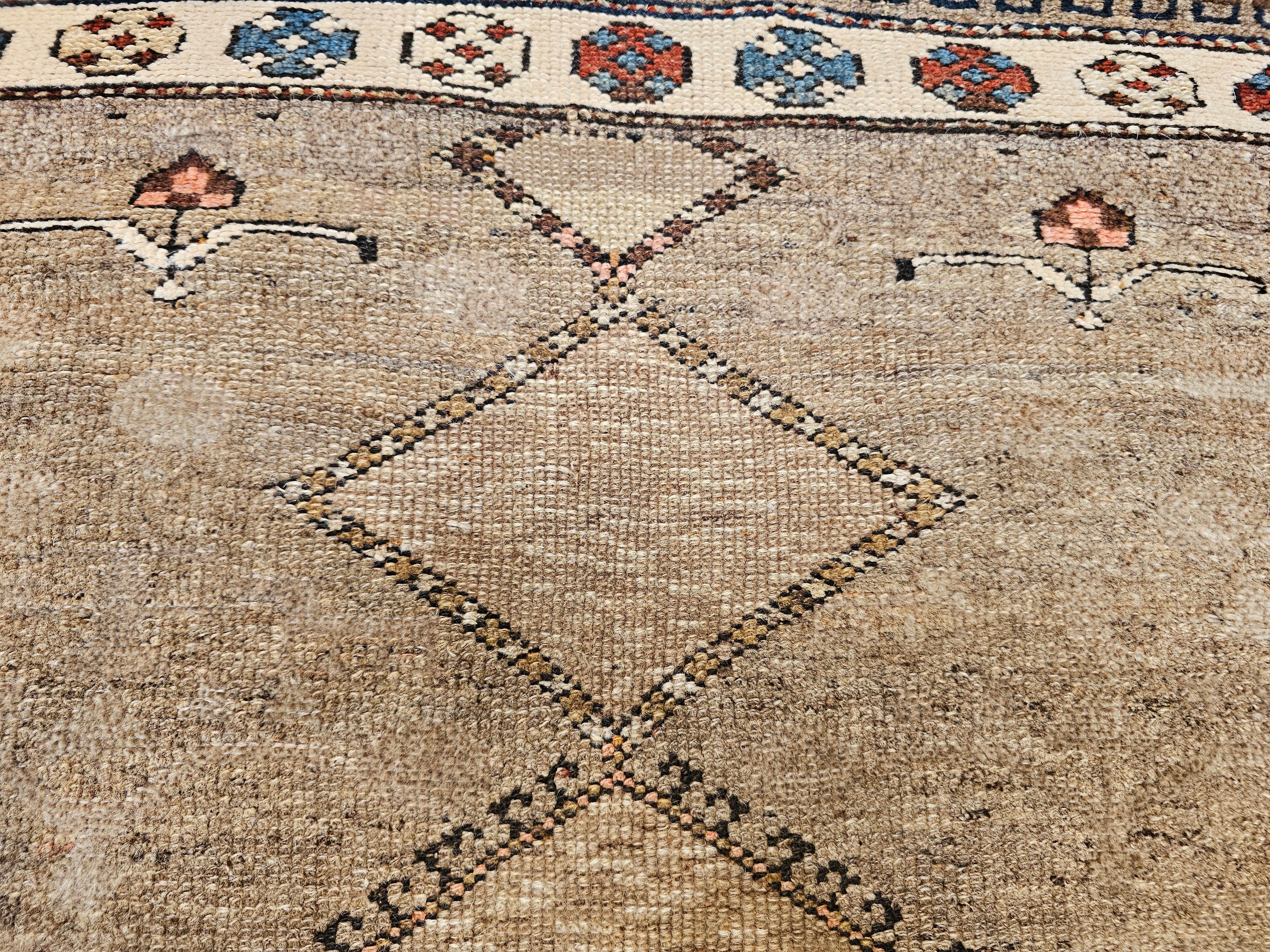 Alfombra kurda vintage Bidjar de diseño geométrico en tonos tierra en venta 2