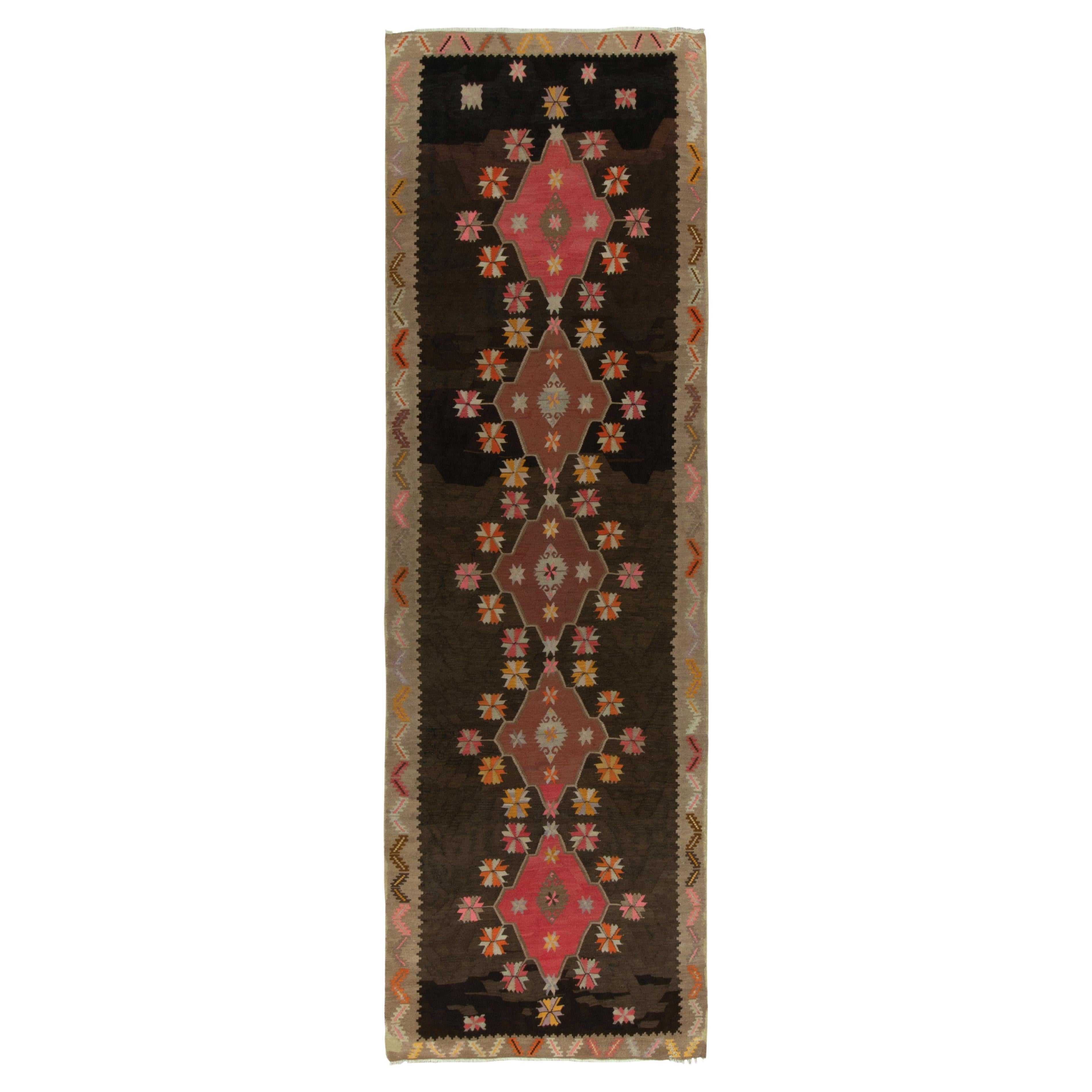 Kurdischer Kelim-Teppich mit rosa Medaillons auf beige-braunem Teppich von Teppich & Kelim