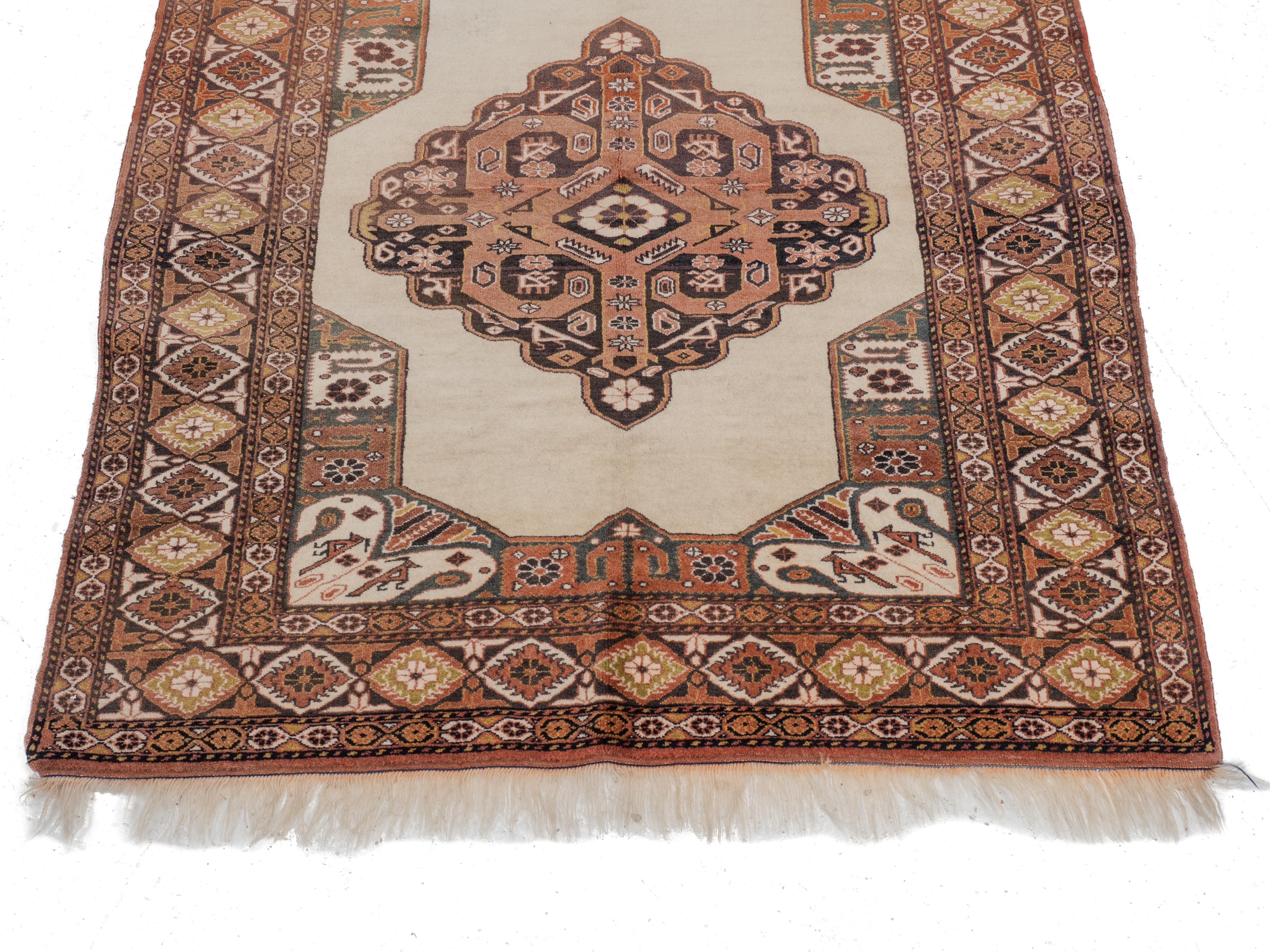 20ième siècle Vintage Kurdish Kuchan Tribal Handwoven Wool Rug Mid c20th, 172×131cm (5 ft 7¾