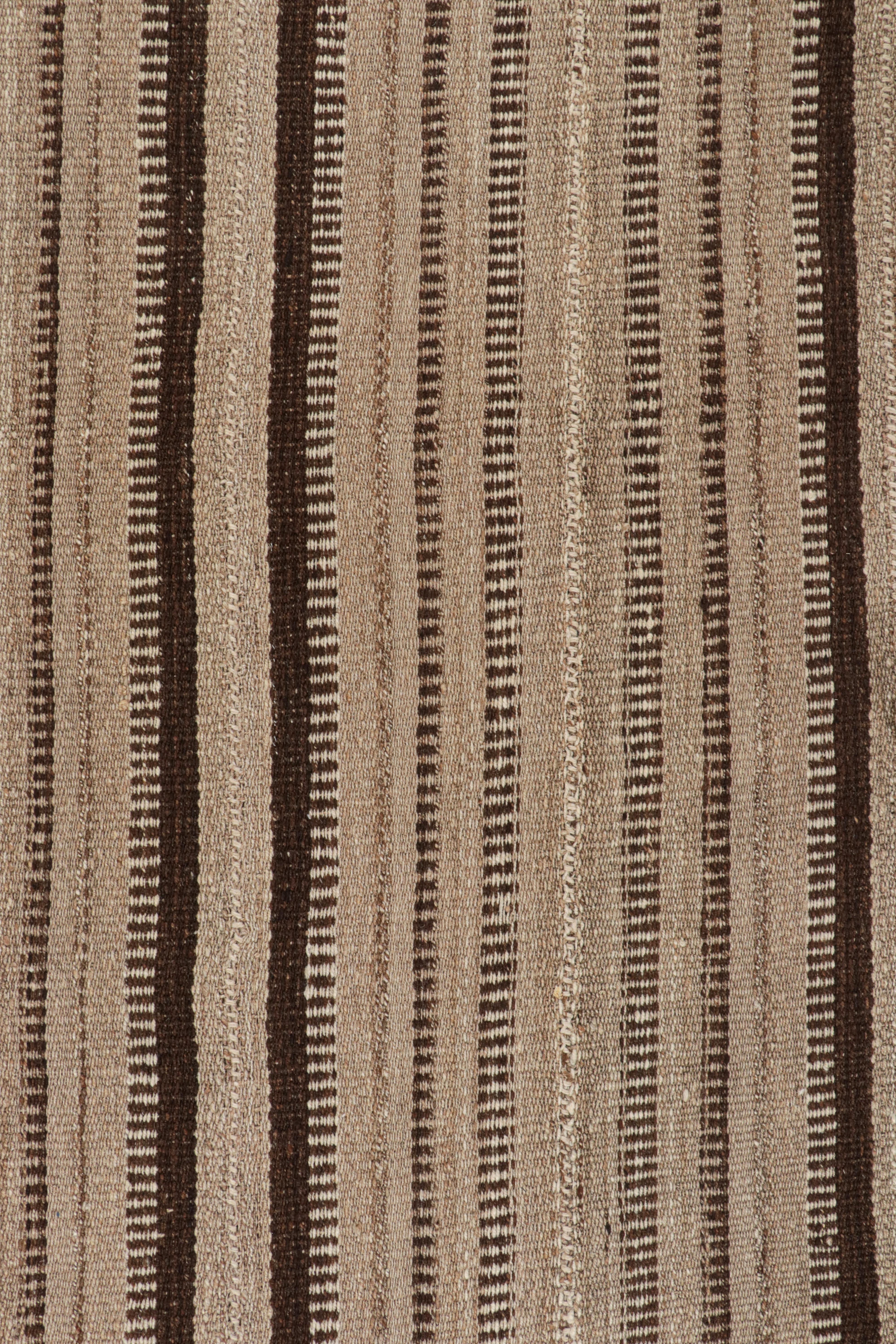 Kurdischer persischer Kelim in beigebraunen Streifen, Vintage (Stammeskunst) im Angebot