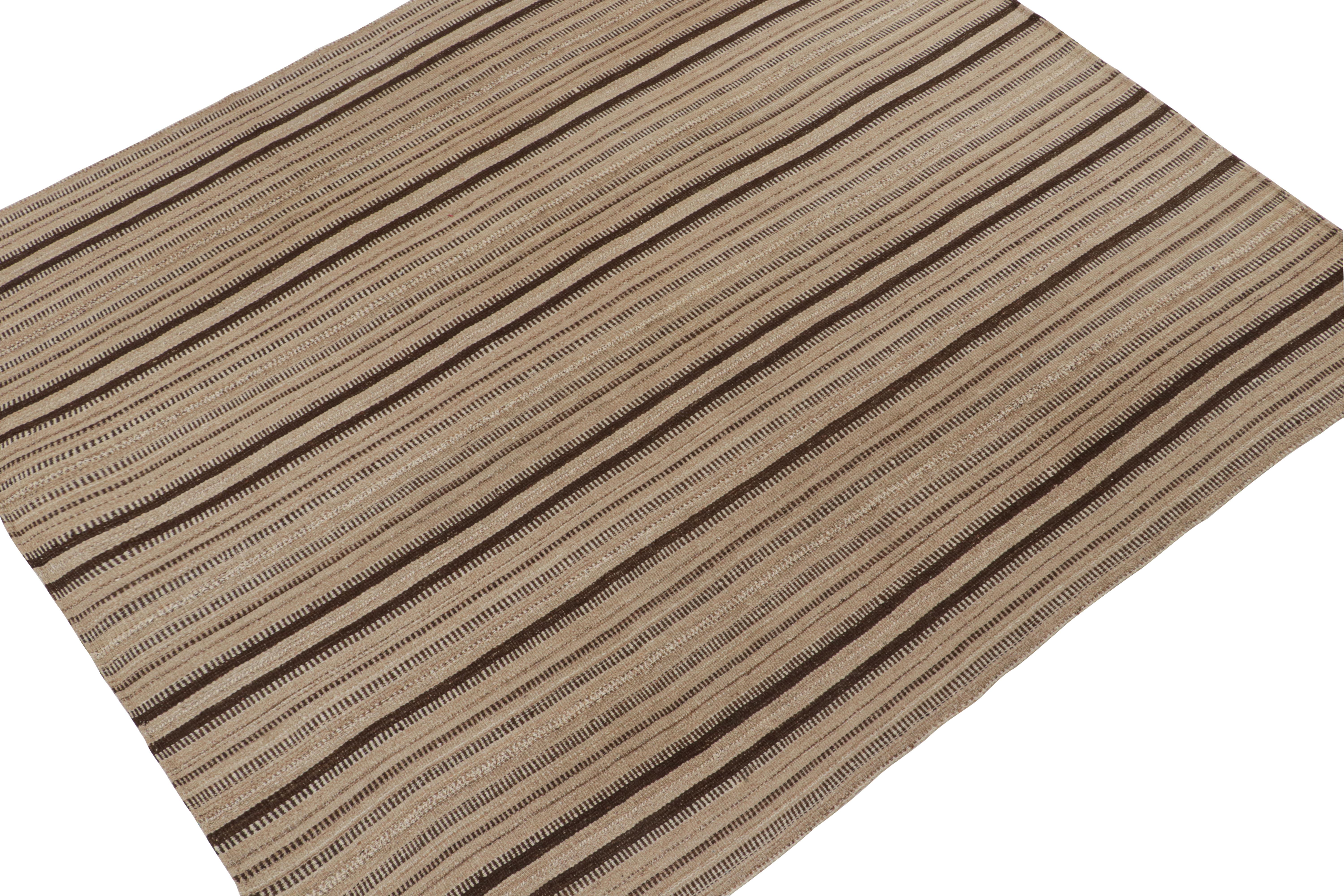 Kurdischer persischer Kelim in beigebraunen Streifen, Vintage (Persisch) im Angebot