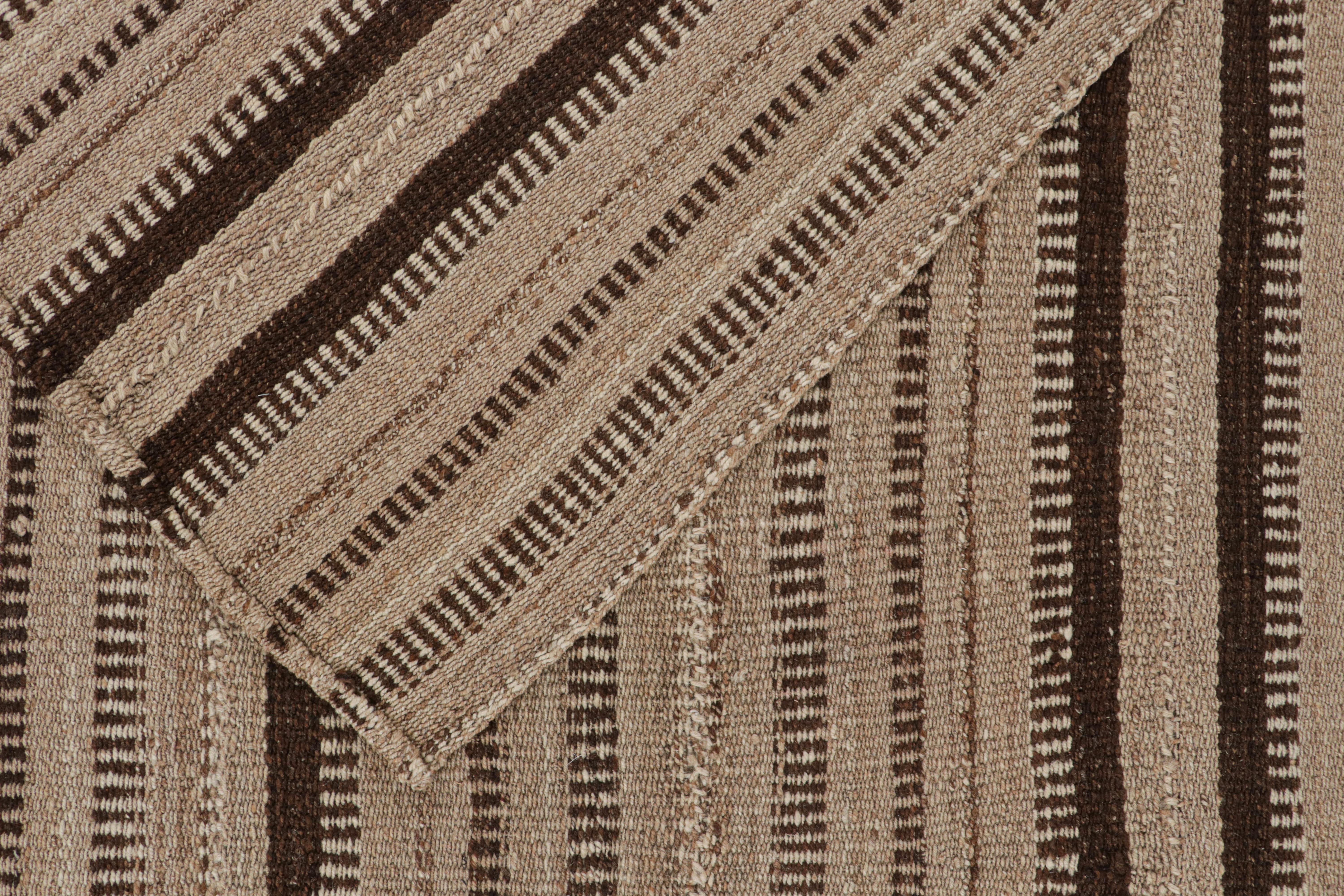 Kurdischer persischer Kelim in beigebraunen Streifen, Vintage (Mitte des 20. Jahrhunderts) im Angebot