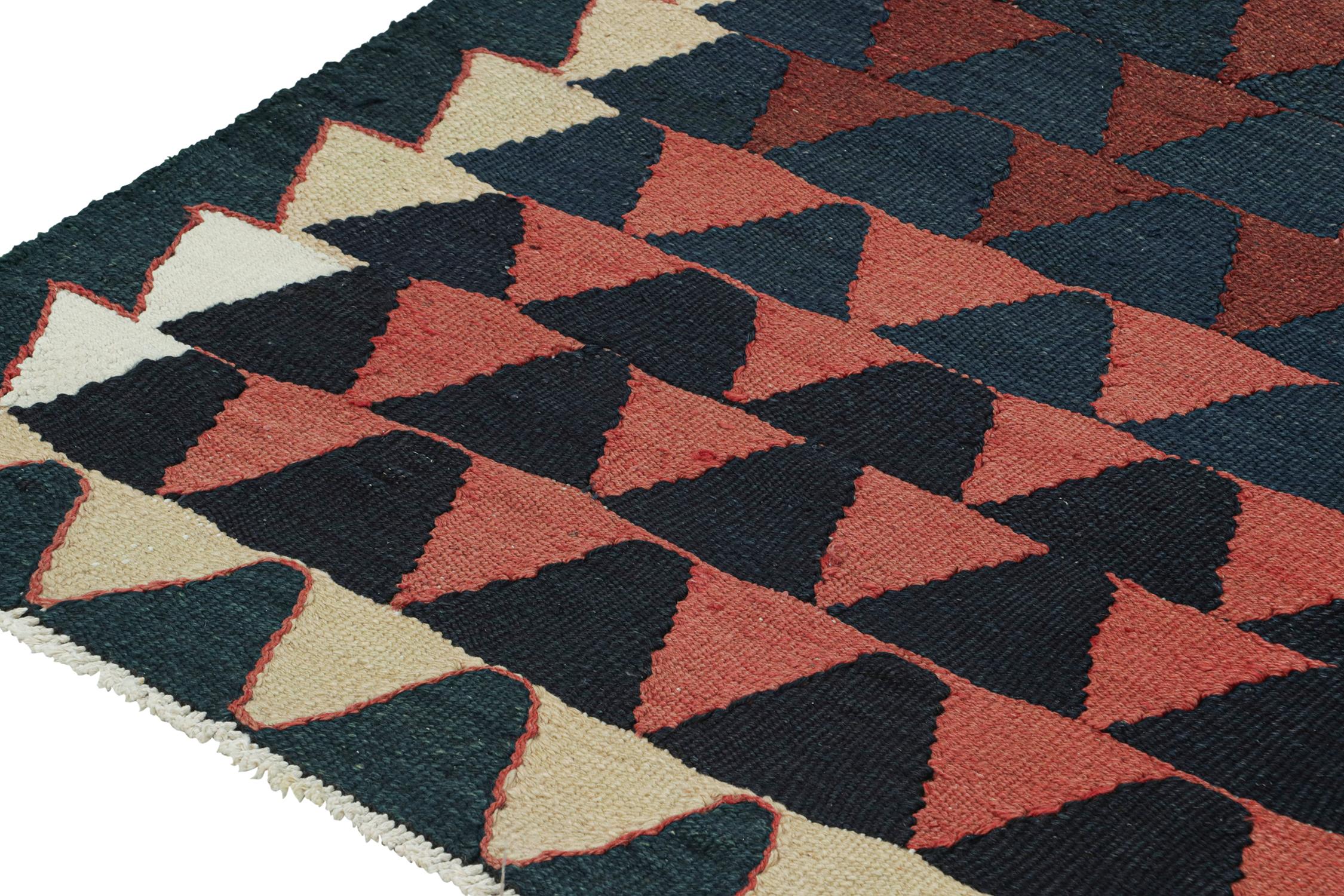 Kurdischer persischer Kelim mit blauem und rotem geometrischem Muster von Teppich & Kilim (Handgeknüpft) im Angebot