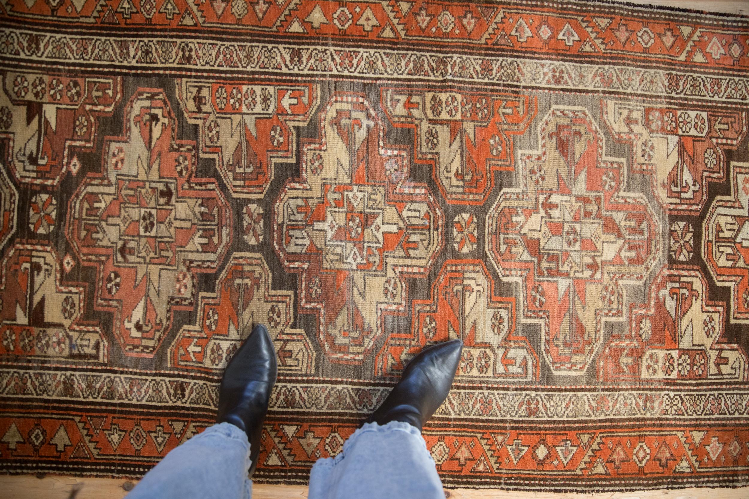 :: Covered field of repeating guls with inverted alternating coloration wrapped by a main border of serrated meandering vine and arrowed floral blossoms. Colors and shades include: Dusty rust, oxidized silver, silver, chocolate brown, tangerine