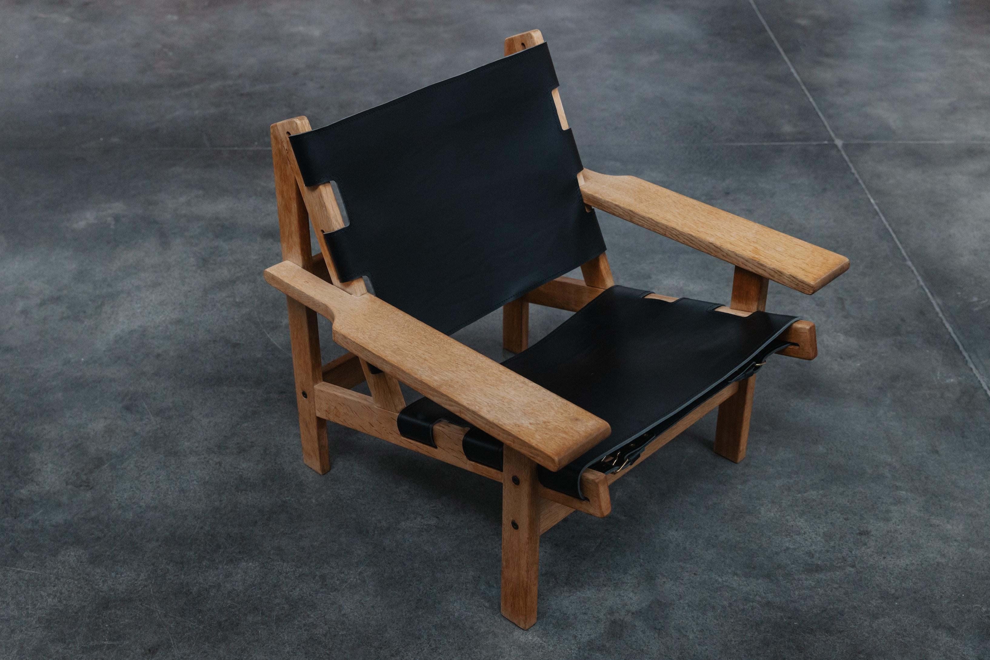 Vintage Kurt Ostervig Lounge Chairs aus Dänemark, CIRCA 1960.  Massive Eichenholzkonstruktion mit leichter Patina und Gebrauchsspuren.  Spätere Lederpolsterung.
