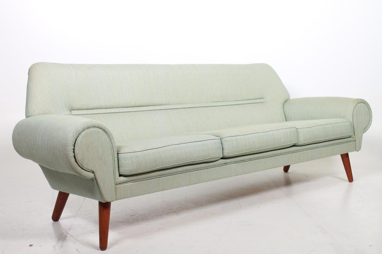 Model 14 sofa designed by kurt østervig. Manufactured by Ryesberg Møbler, Denmark.
Amazing sofa sleek organic design lines and just the epitome of the best the Danish designers of the 1960s had to offer.