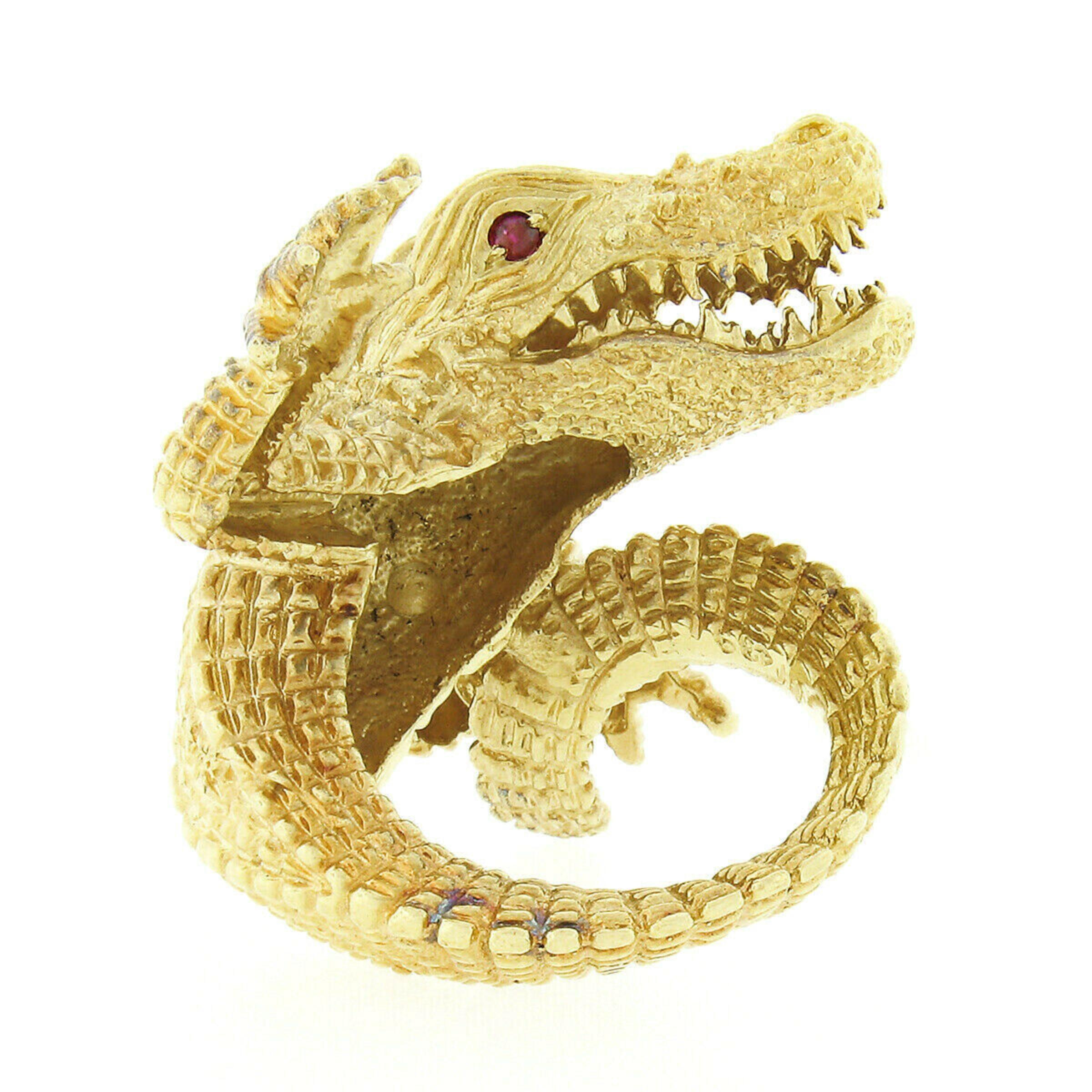 Women's Vintage Kurt Wayne 18k Gold Detailed Textured Ruby Alligator Crocodile Wrap Ring