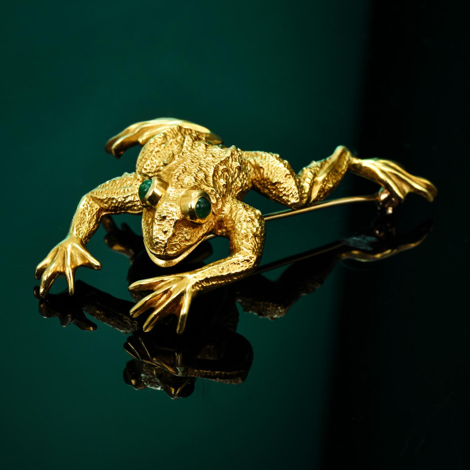 Vintage Kurt Wayne Emerald 18karat Yellow Gold Frog Brooch Pin For Sale 1