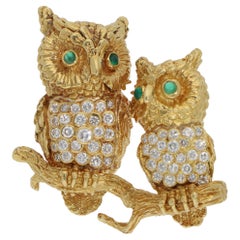 Vintage Kurt Wayne Emerald and Owl Brooch in Yellow Gold