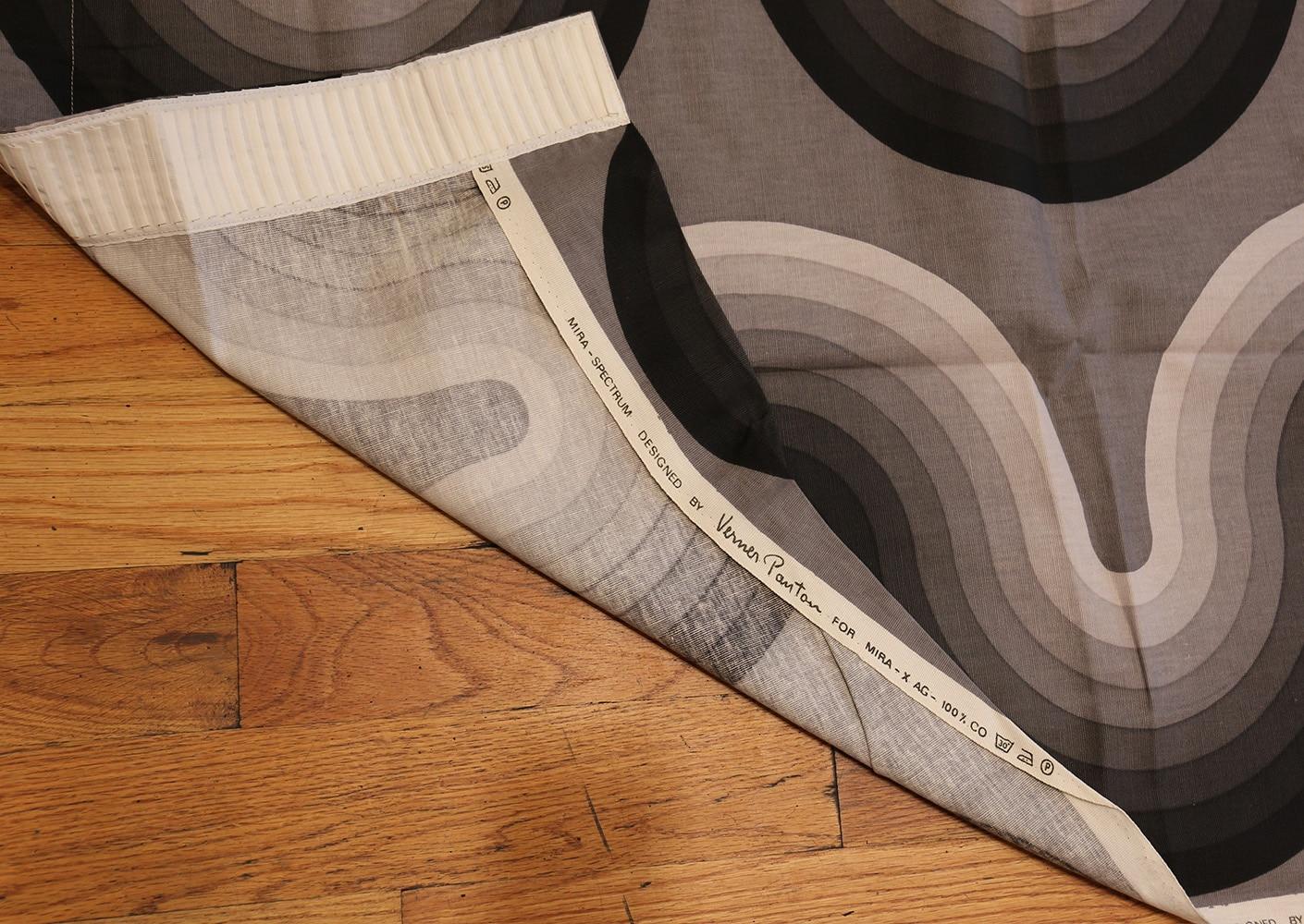 Vintage Kurve Verner Panton Textil. 4 ft 1 in x 8 ft 6 in  (20. Jahrhundert) im Angebot
