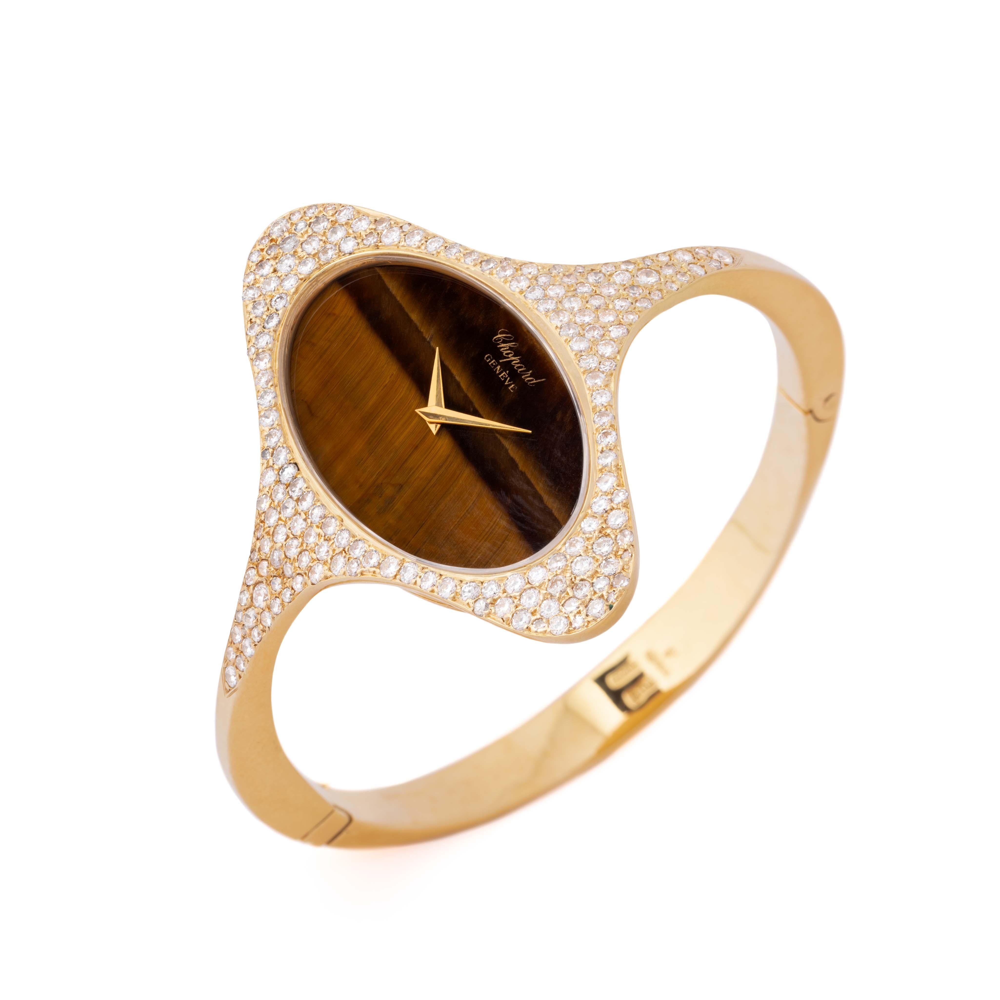 Taille brillant Vintage Kutchinsky x Chopard 18 carats et diamants pavés et oeil de tigre ovale en vente