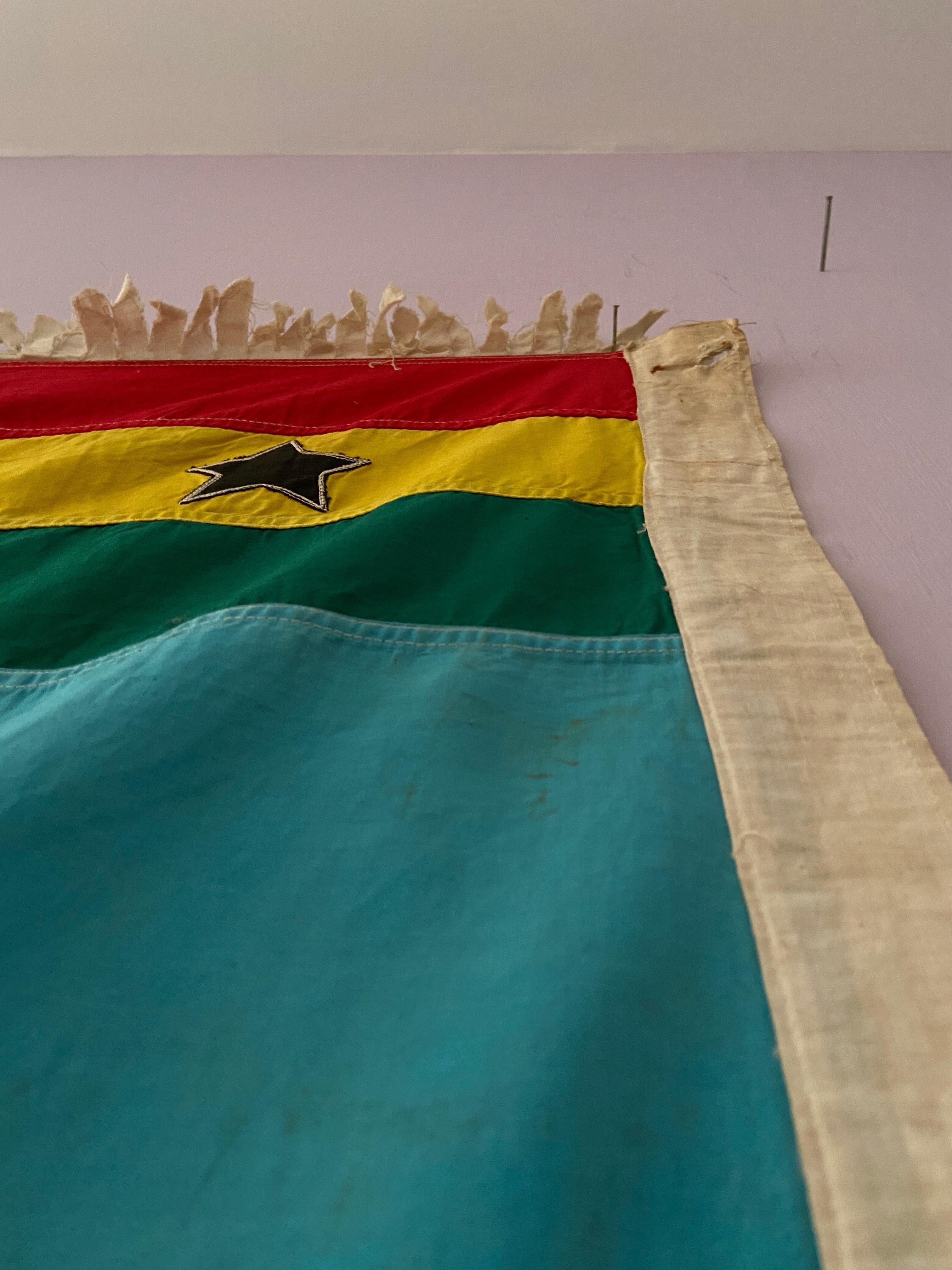 Vintage Kvamina Amoaku Asafo Flag in Yellow Appliqué Patterns, Ghana, 1970's In Good Condition In Copenhagen K, DK
