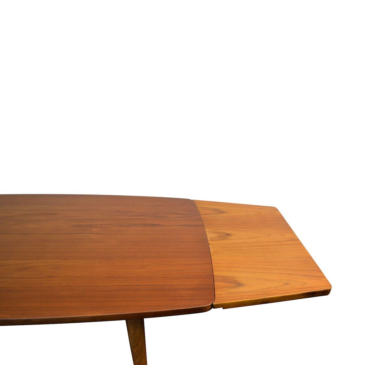 Vintage L. Chr. Larsen & Son Teak/Oak Extendable Dining Table For Sale 3
