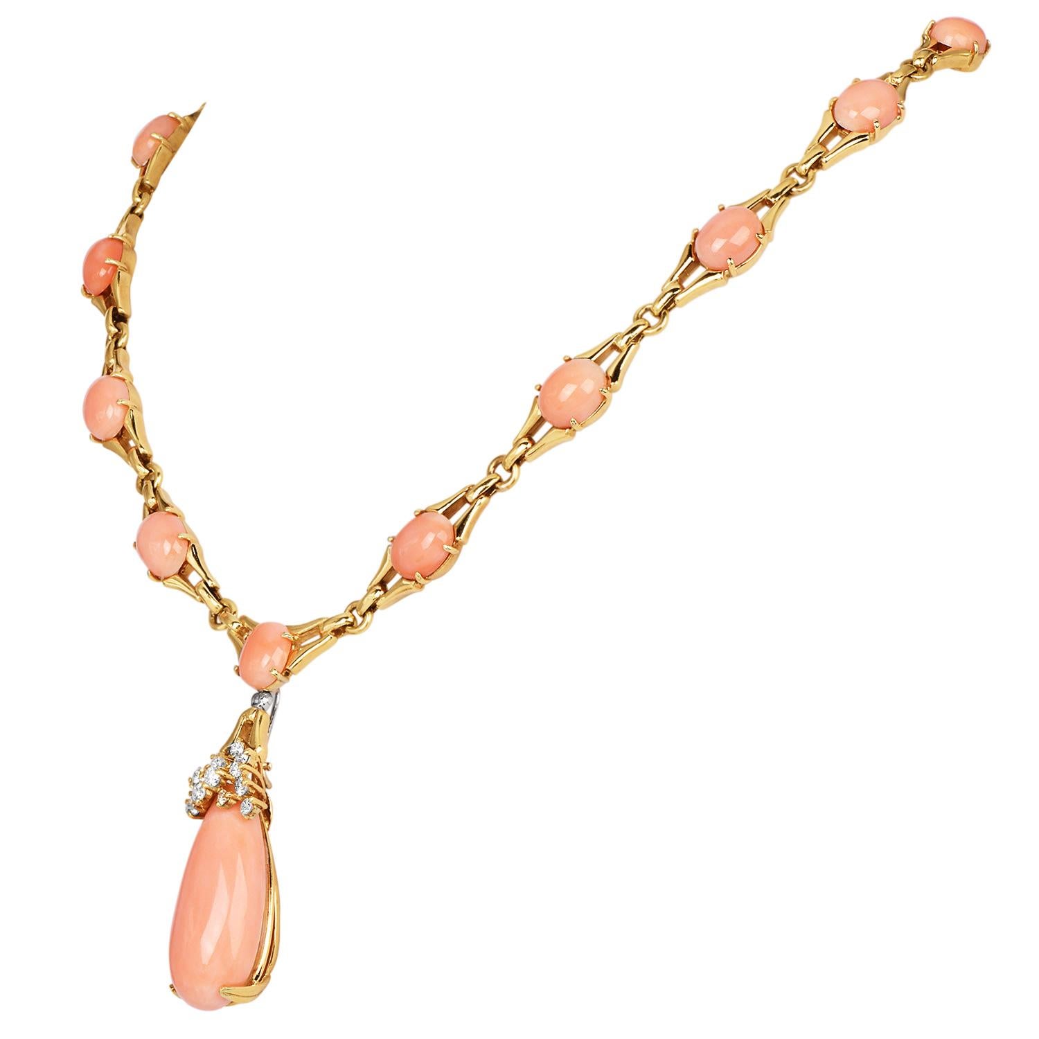 Vintage By  Halskette mit Tropfenkragen aus 18 Karat Gold mit Koralle und Diamanten von La Triomphe (Cabochon) im Angebot