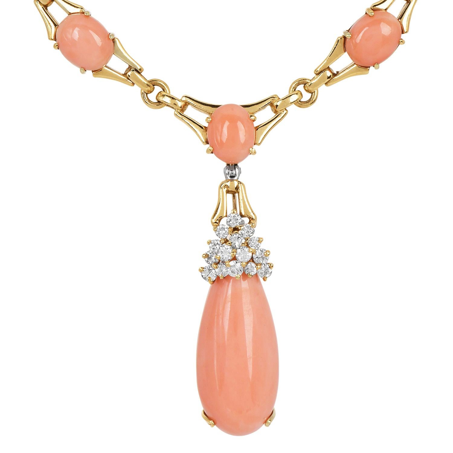 Vintage By  Halskette mit Tropfenkragen aus 18 Karat Gold mit Koralle und Diamanten von La Triomphe im Zustand „Hervorragend“ im Angebot in Miami, FL