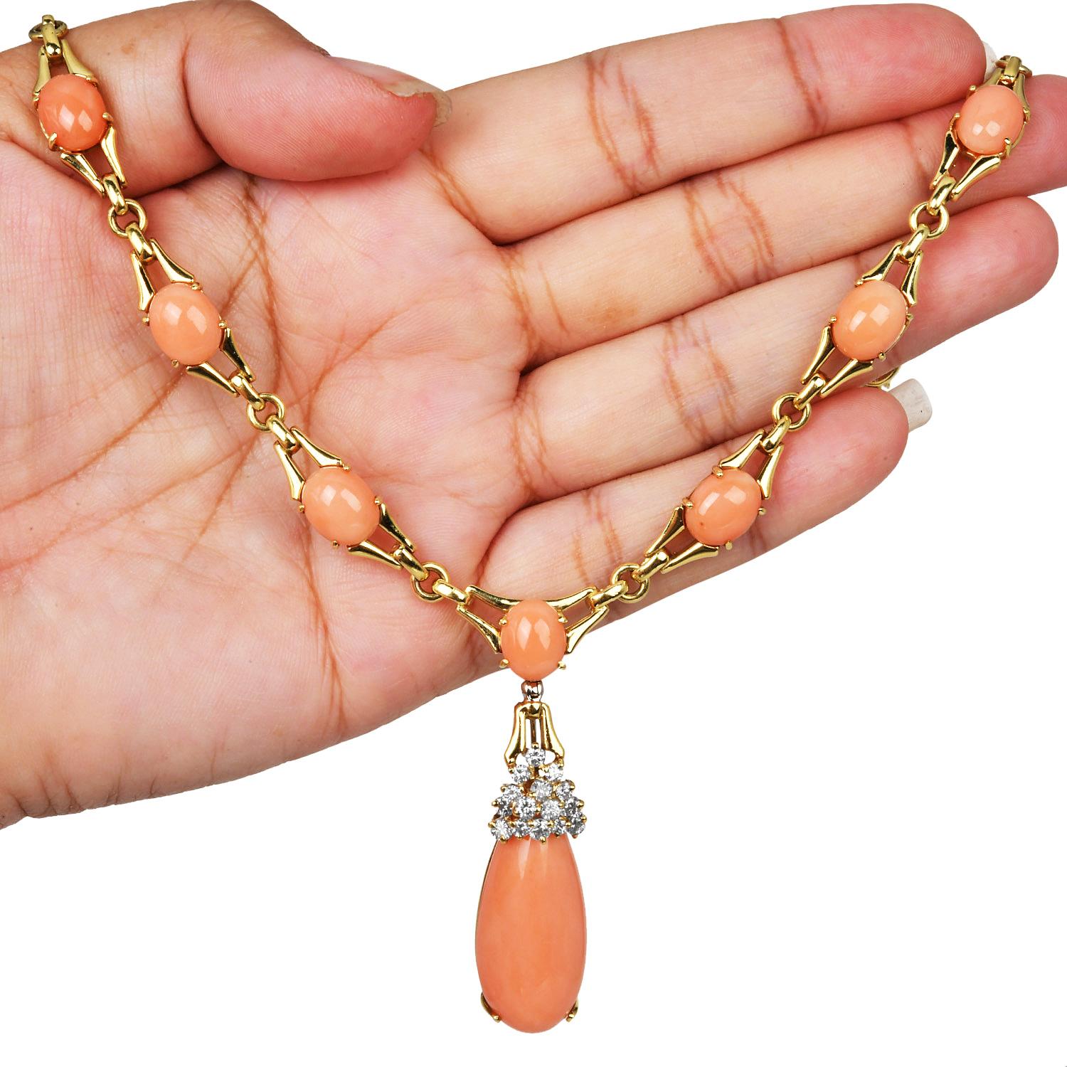 Vintage By  Halskette mit Tropfenkragen aus 18 Karat Gold mit Koralle und Diamanten von La Triomphe im Angebot 2