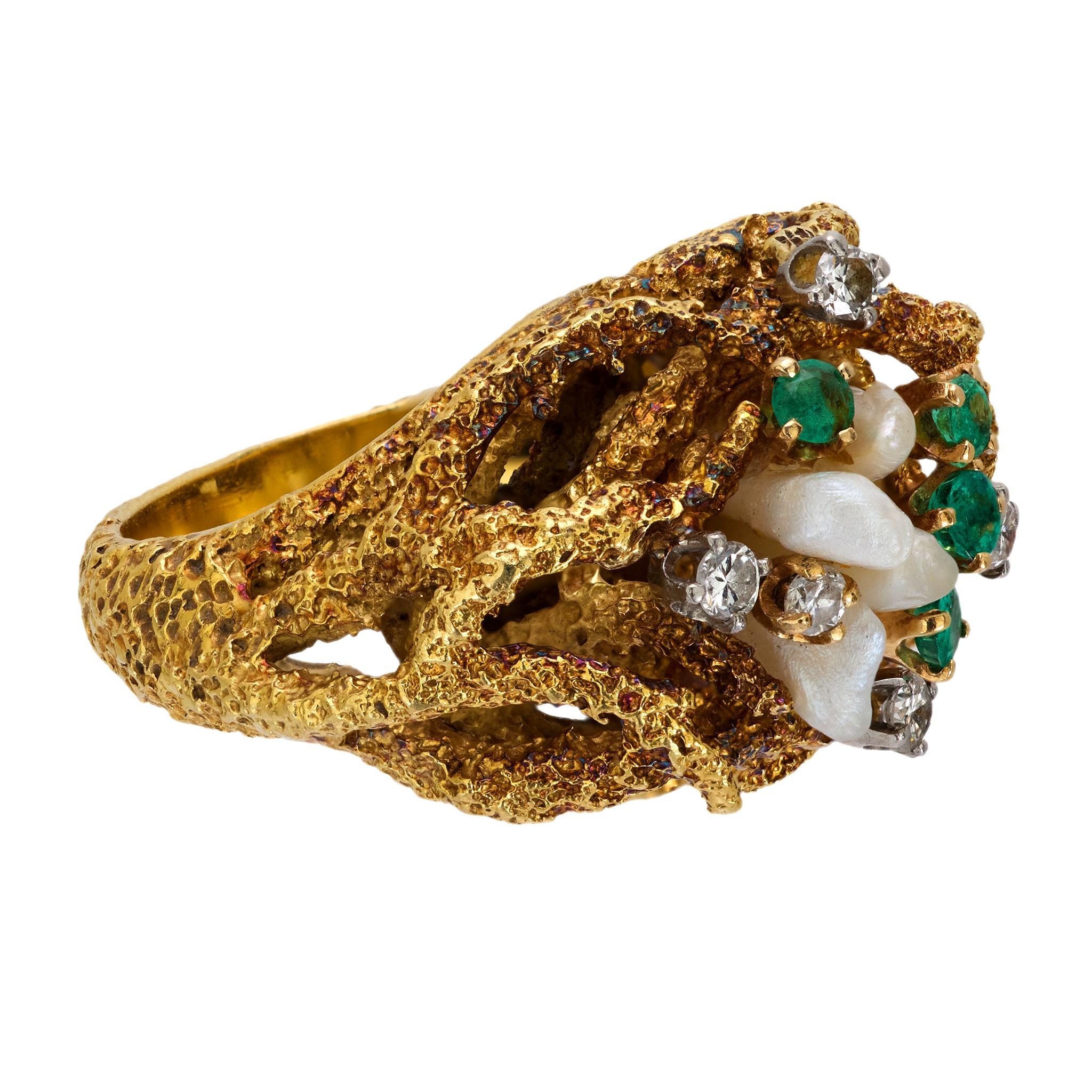 Women's or Men's Vintage La Triomphe pearl emerald diamond 18k yellow gold ring For Sale