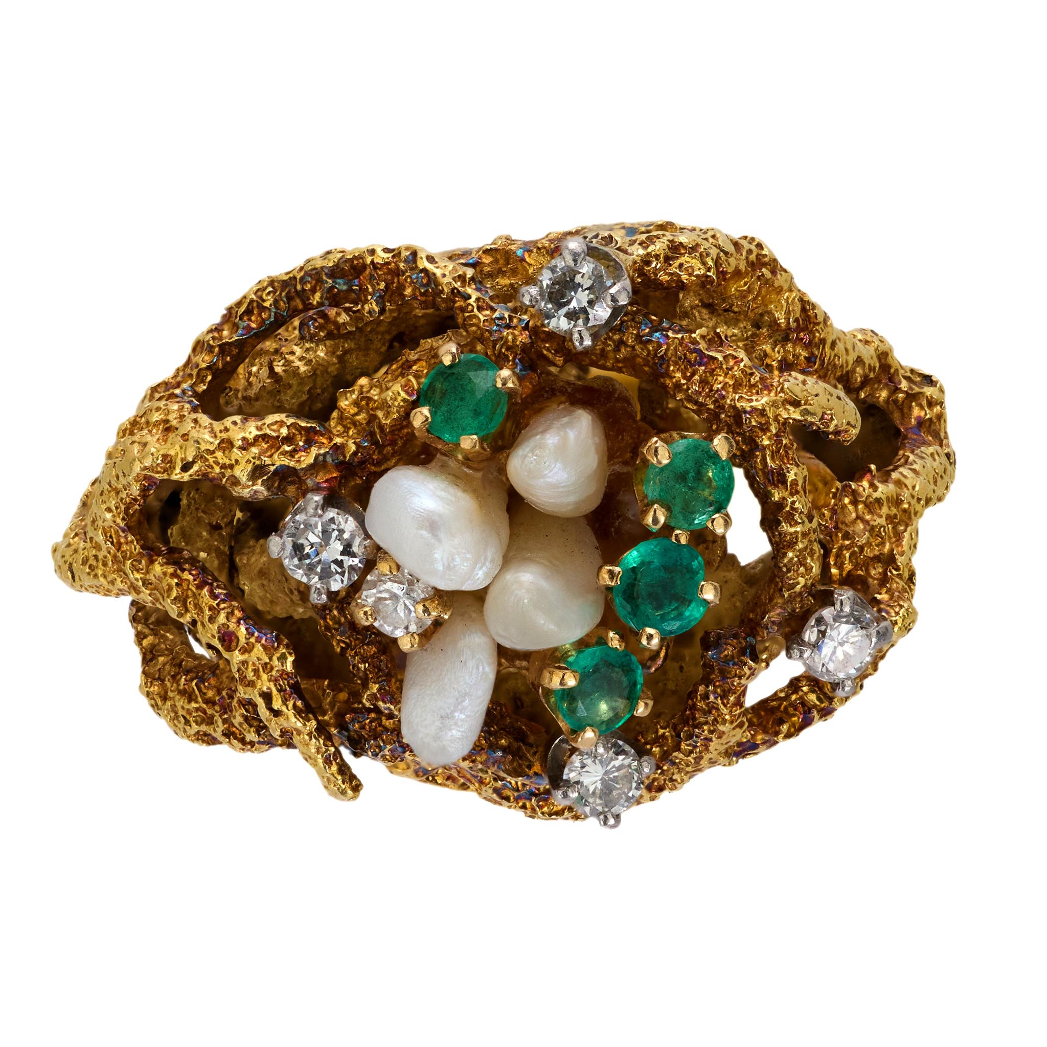 Vintage La Triomphe pearl emerald diamond 18k yellow gold ring For Sale 1