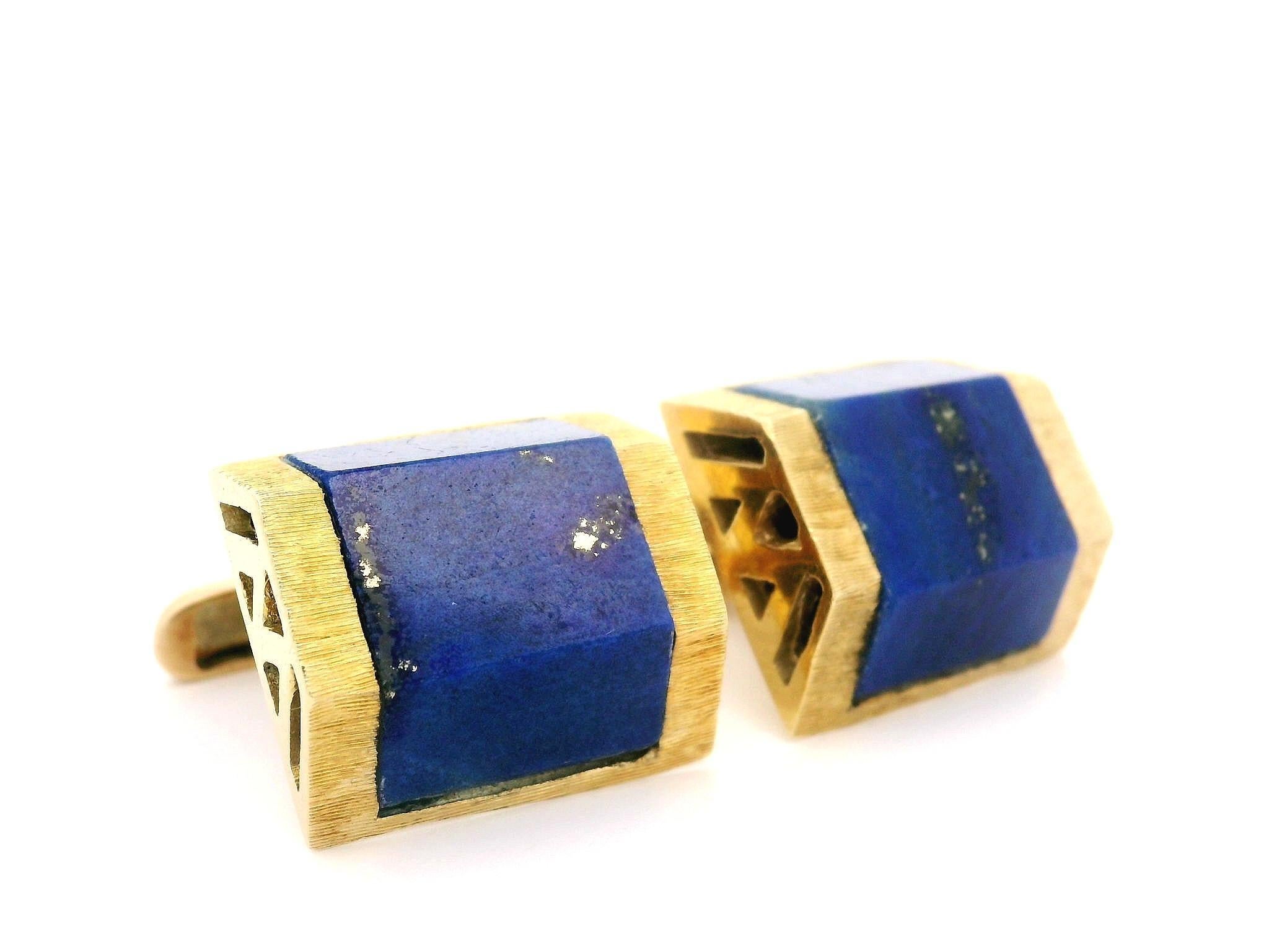 Vintage La Triomphe Yellow Gold Custom Blue Lapis Textured Geometric Cufflinks For Sale 6