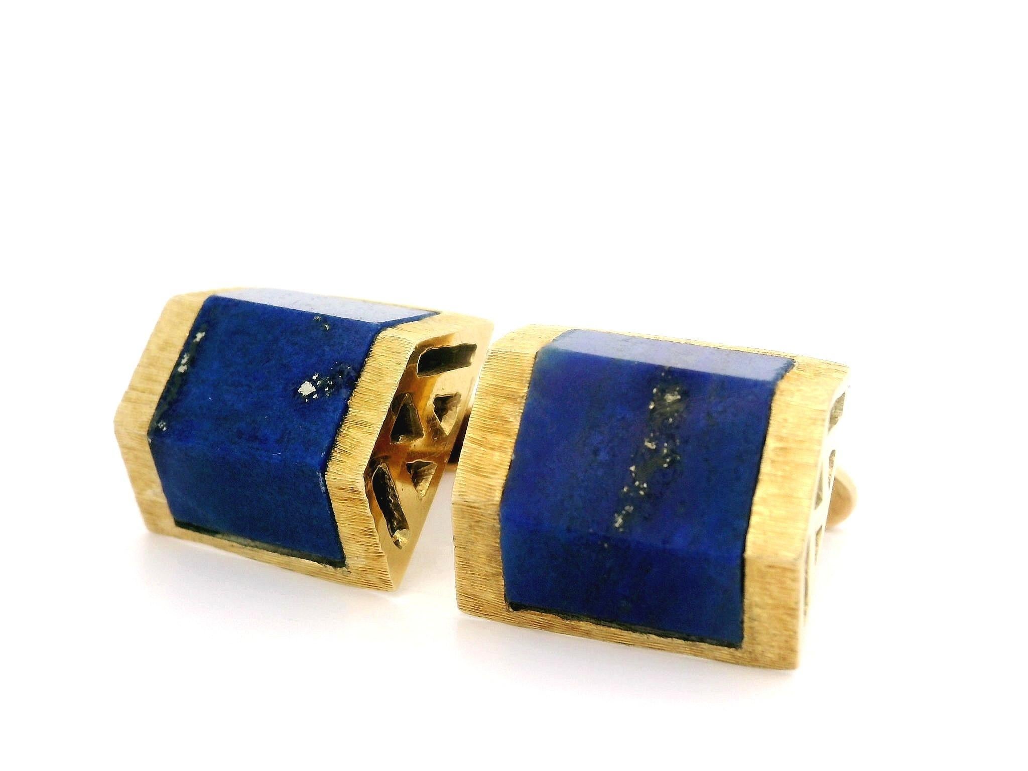 Vintage La Triomphe Yellow Gold Custom Blue Lapis Textured Geometric Cufflinks For Sale 7