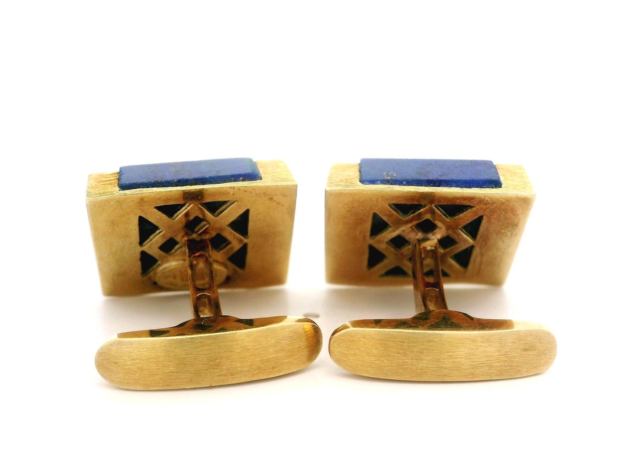 Vintage La Triomphe Yellow Gold Custom Blue Lapis Textured Geometric Cufflinks For Sale 8