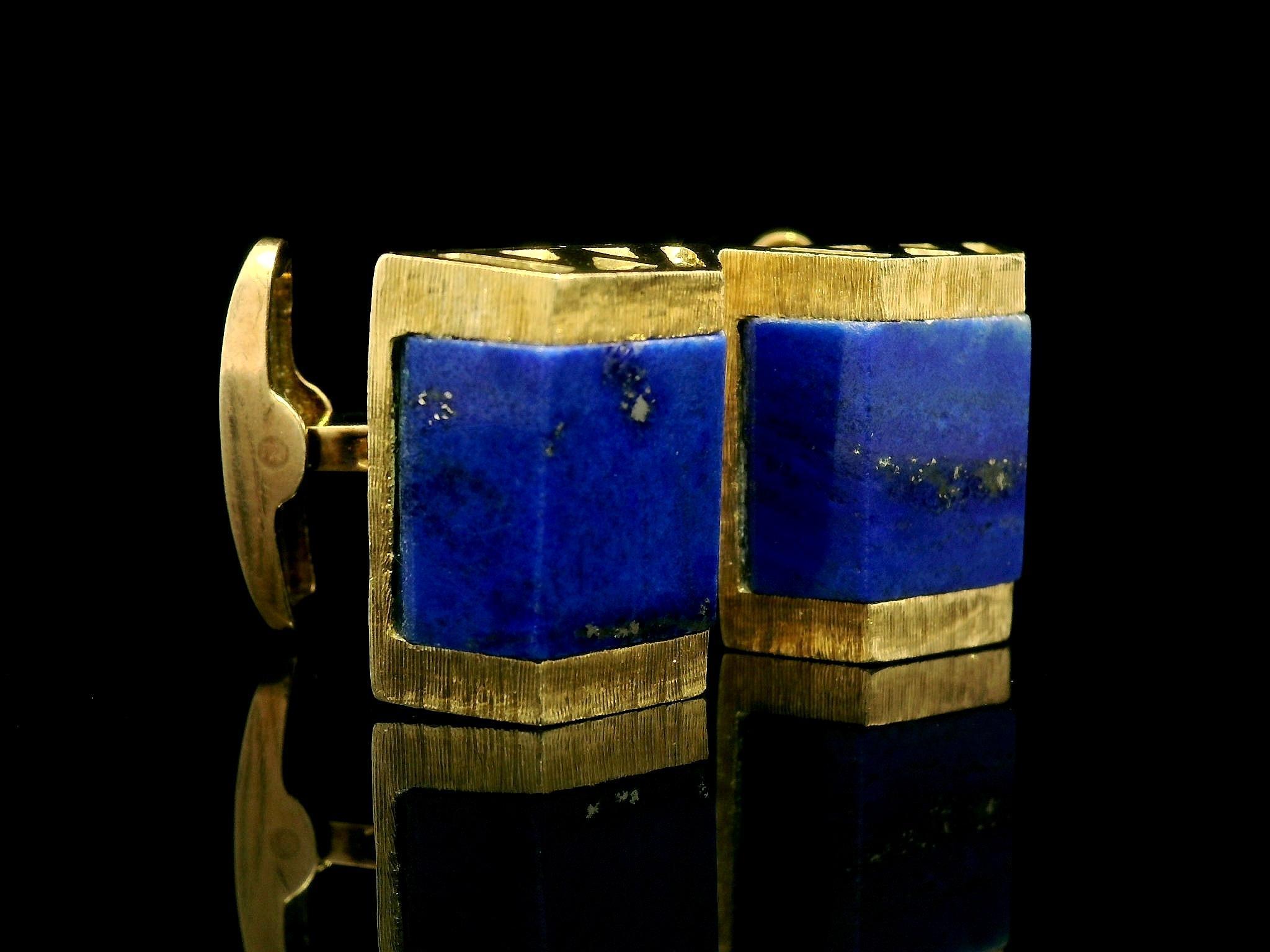 Men's Vintage La Triomphe Yellow Gold Custom Blue Lapis Textured Geometric Cufflinks For Sale