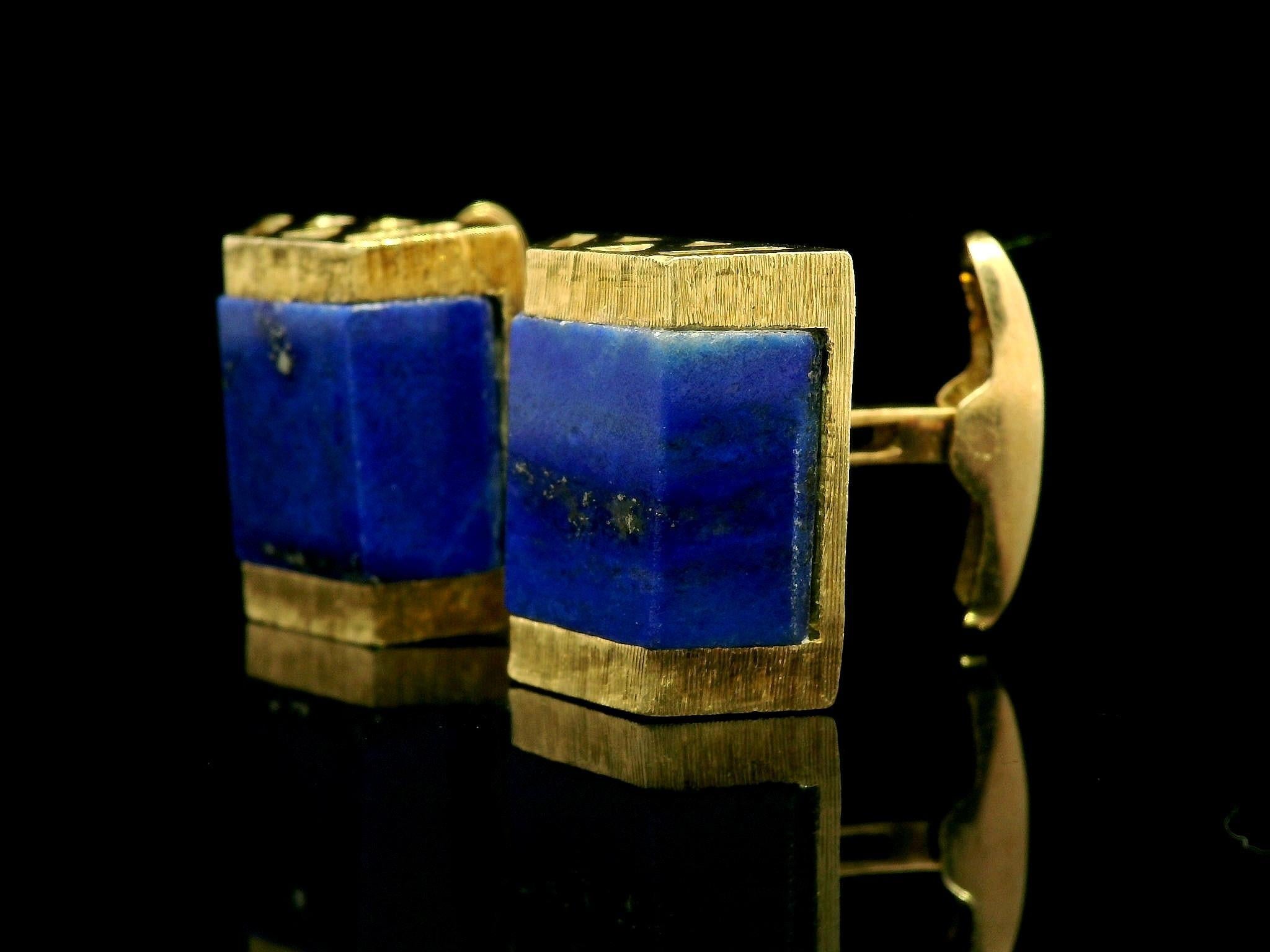 Vintage La Triomphe Yellow Gold Custom Blue Lapis Textured Geometric Cufflinks For Sale 1
