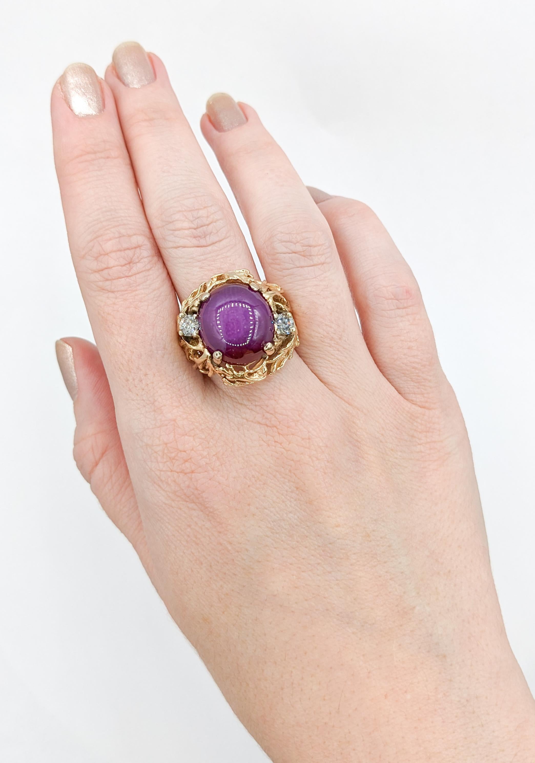 Prächtiger Vintage Lab Star Rubin & Diamant Statement Ring in 14K Gold

Setzen Sie ein Zeichen mit diesem fantastischen Vintage Star Ruby Ring. Der 16x15 mm große Sternrubin aus 14-karätigem Gelbgold mit seinem einzigartigen organischen Design zieht