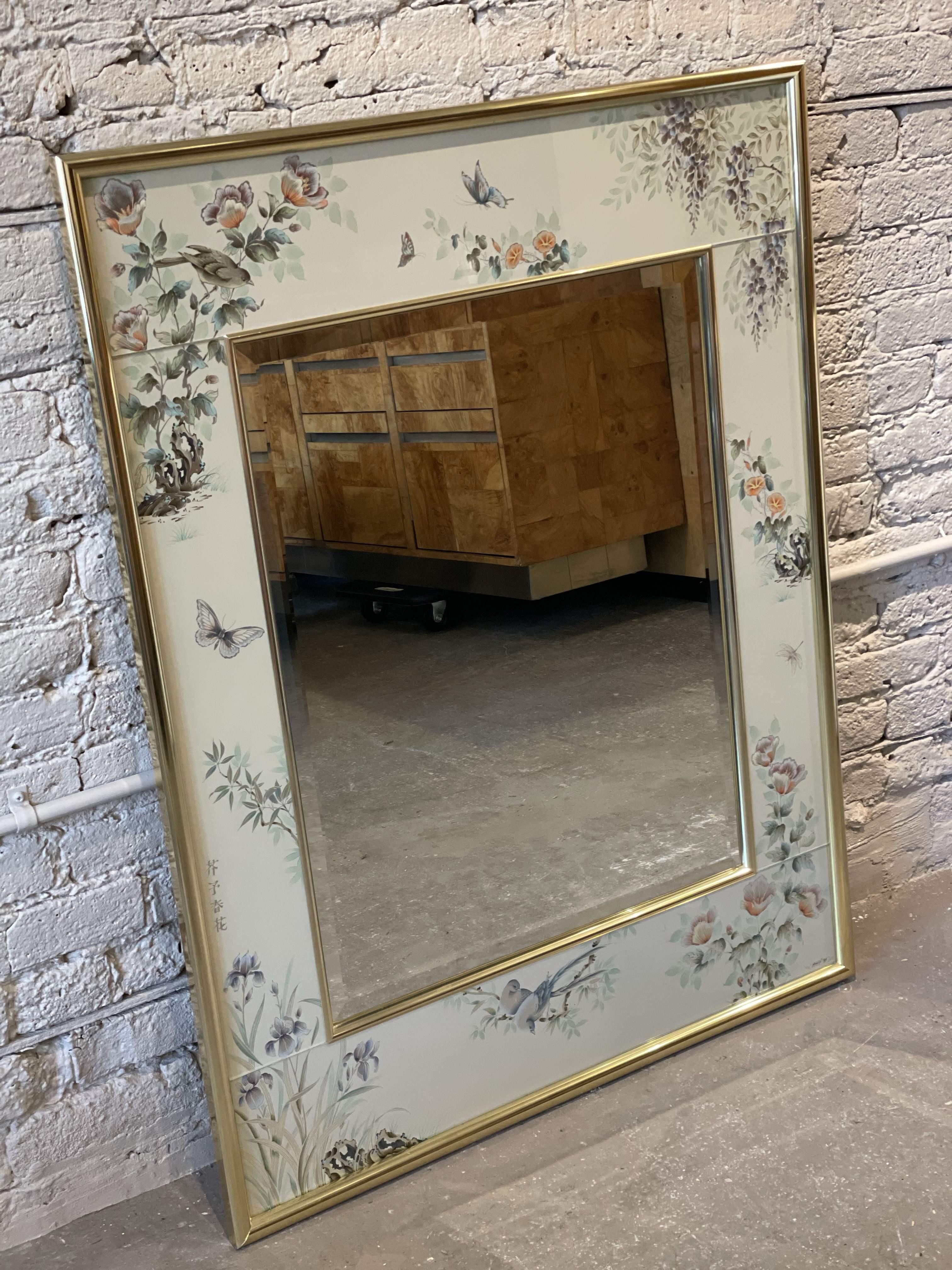 Delizioso specchio verticale rettangolare di Labarge con cornice decorata a cineserie e sfondo avorio decorato in modo poetico e pastello con uccelli e fogliame di ispirazione asiatica. Firmato dall'artista, vedi foto meno

DIMENSIONI: 33,5ʺW ×