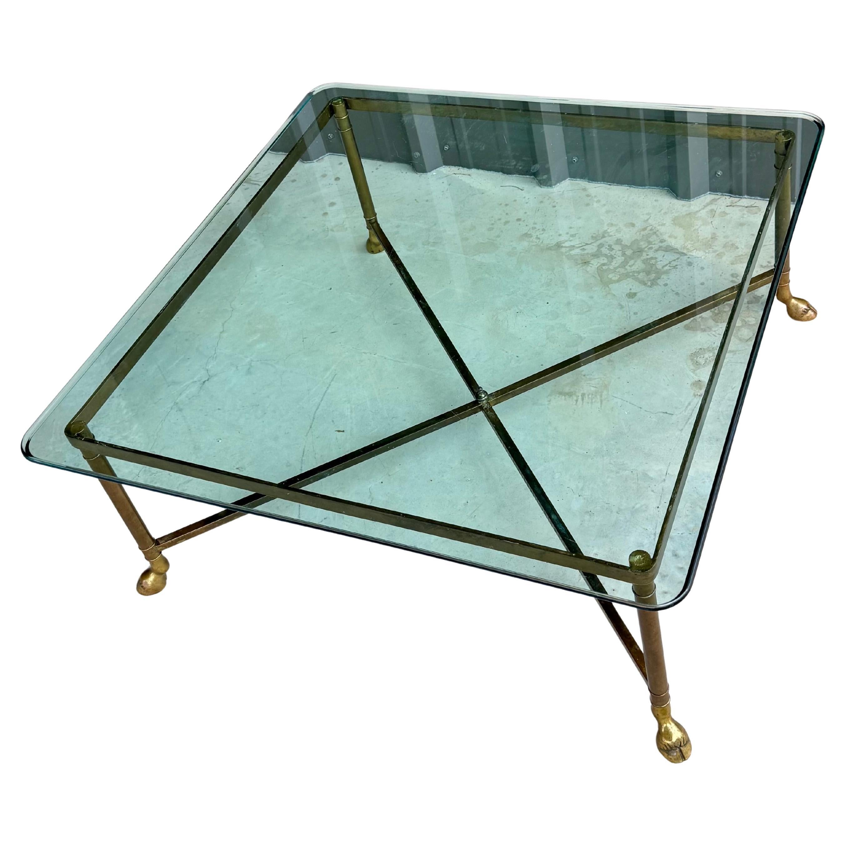 Quadratischer Vintage-Couchtisch mit Kapuze aus Messing und Glasplatte von LaBarge im Angebot
