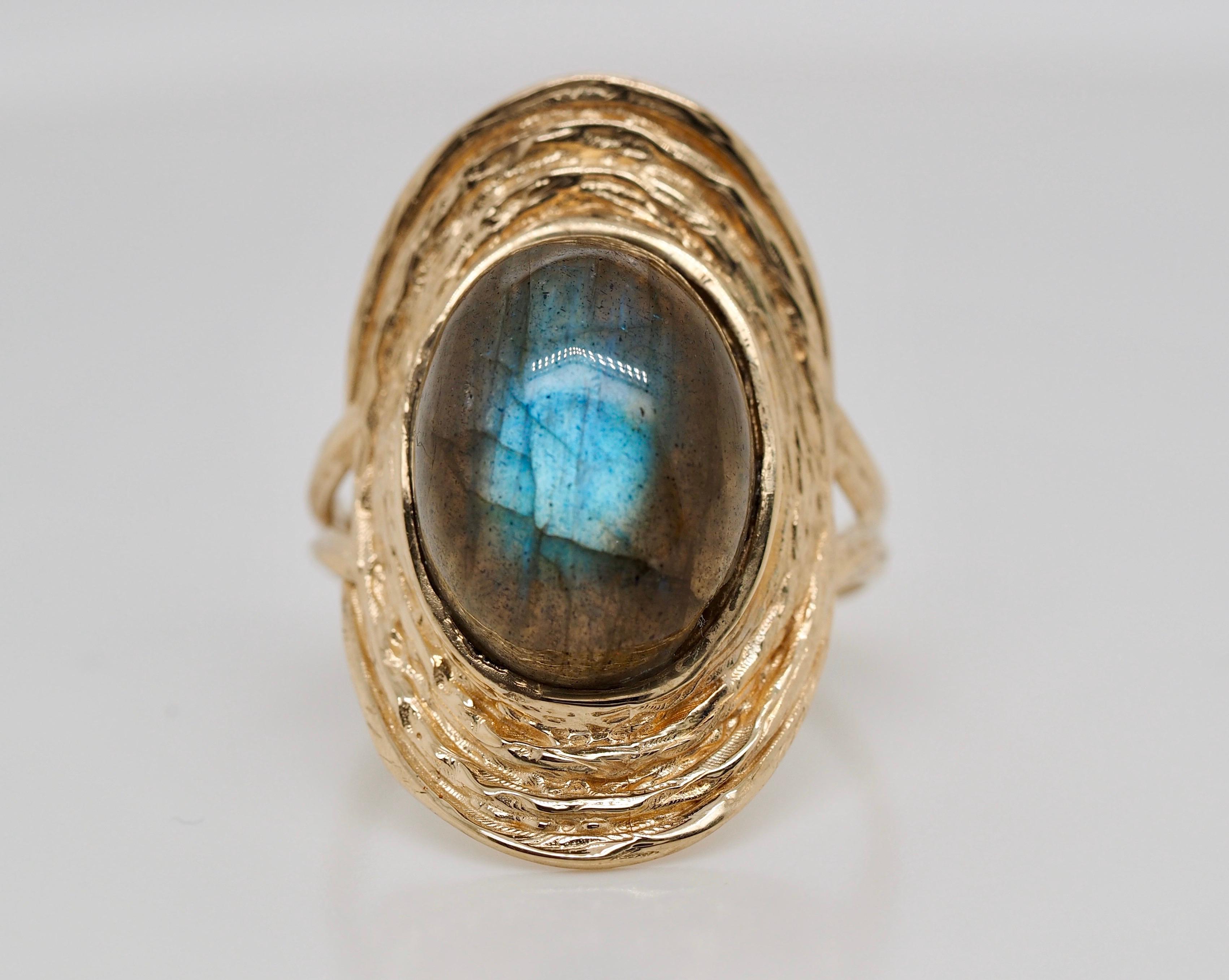 Vintage Labradorite Yellow Gold Hammered Large Ring In Good Condition In Addison, TX