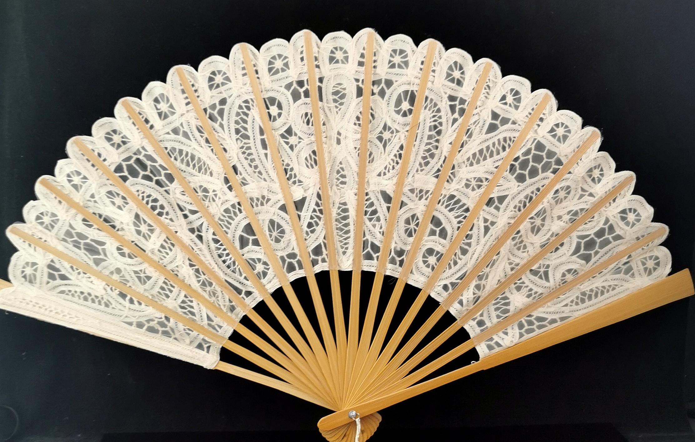 Vintage lace and wood hand fan, large  3