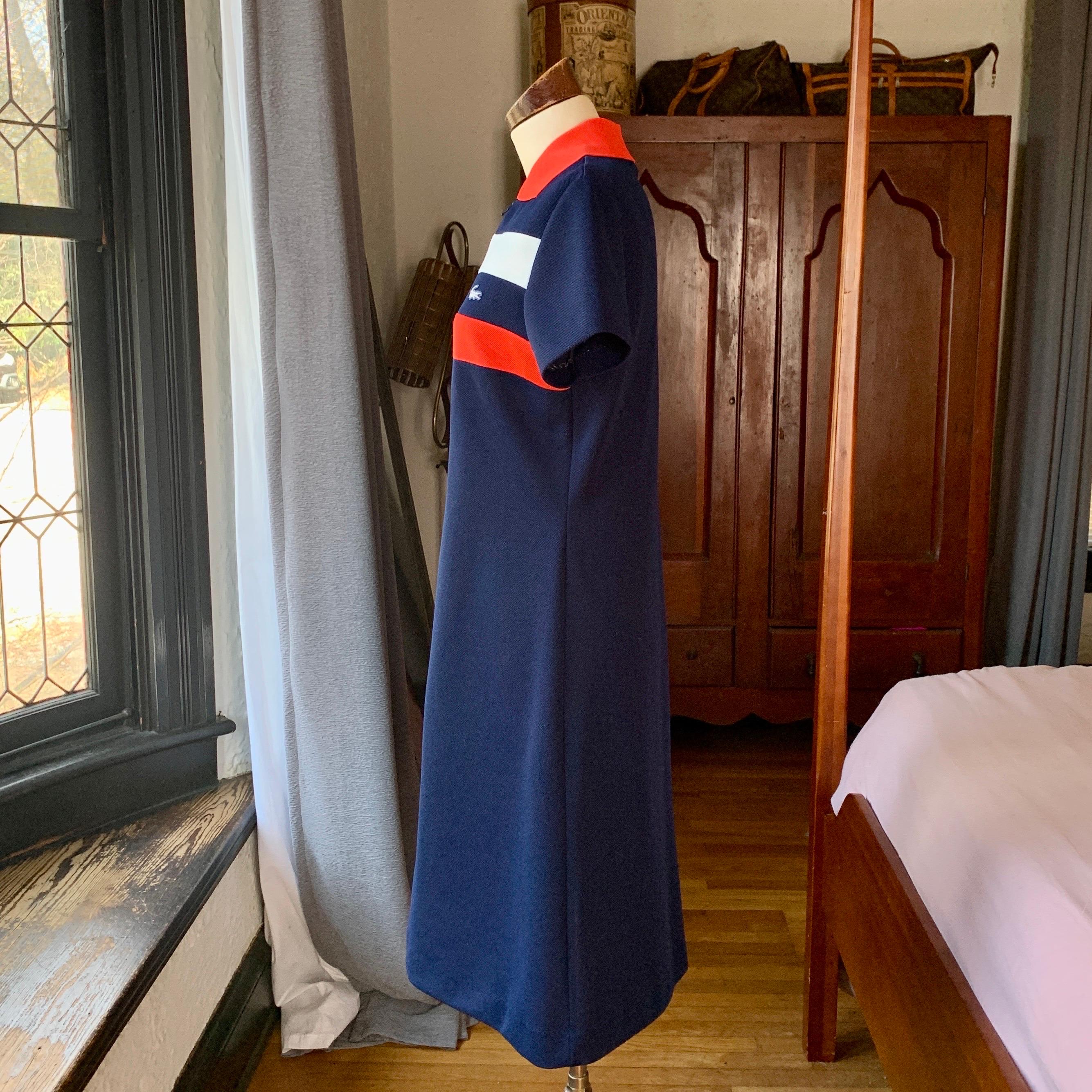 Vintage LACOSTE DAVID CRYSTAL FASHION Streifen Kragenkragen Polyester SCOOTER Kleid M/L für Damen oder Herren im Angebot