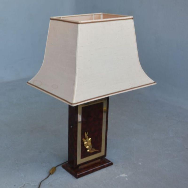 Vintage lacquer and gilt bronze desk lamp with olive branches. Dimension height 86 cm for a width of 55 cm by a depth of 41 cm.

Additional information: 
Material: Copper & brass
Style: 1940s to 1960s.