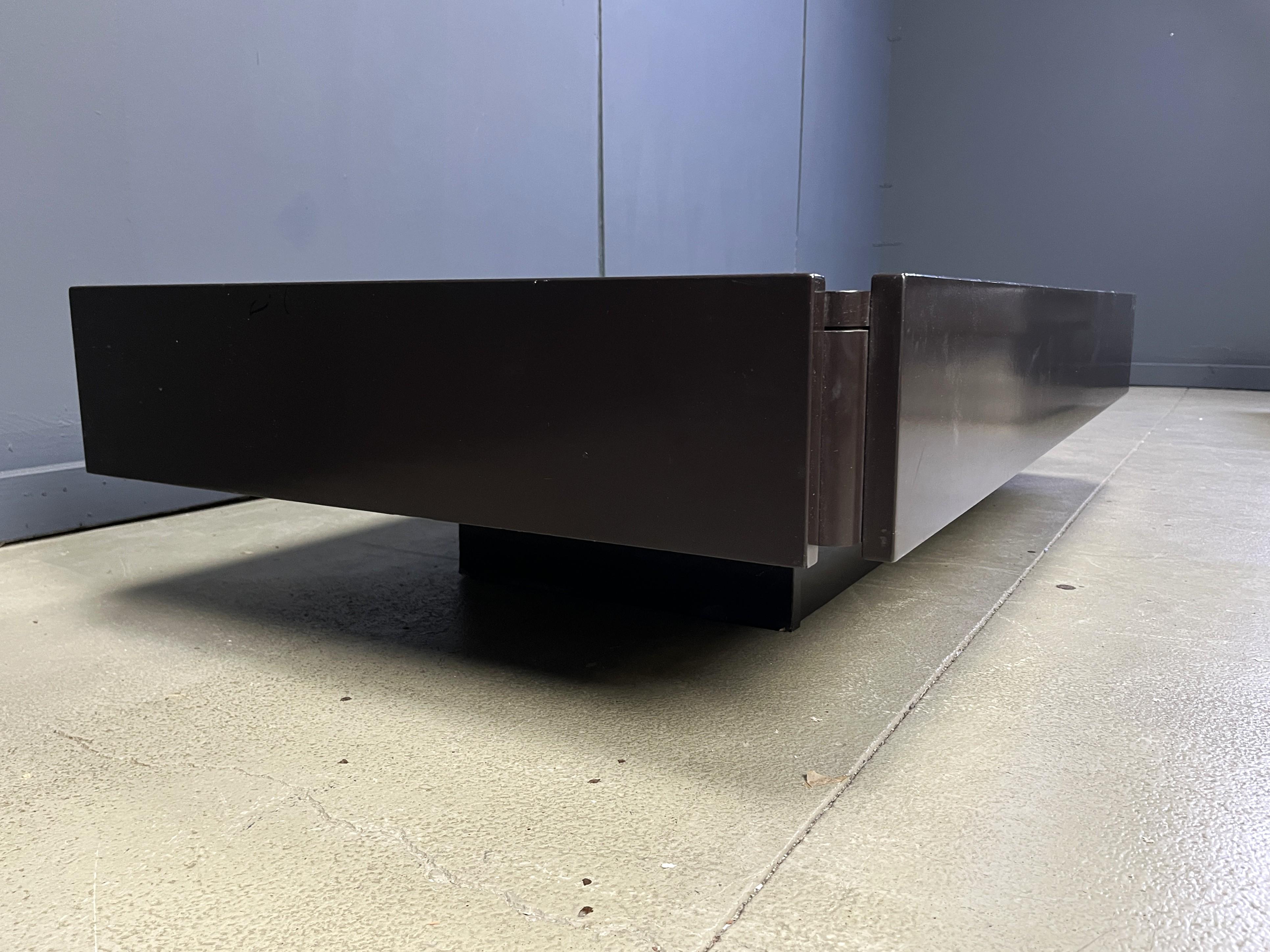 Table basse de bar vintage en laque fabriquée en Italie attr à Mario Sabot/Willy Rizzo Bon état - En vente à Leuven, Vlaams Gewest